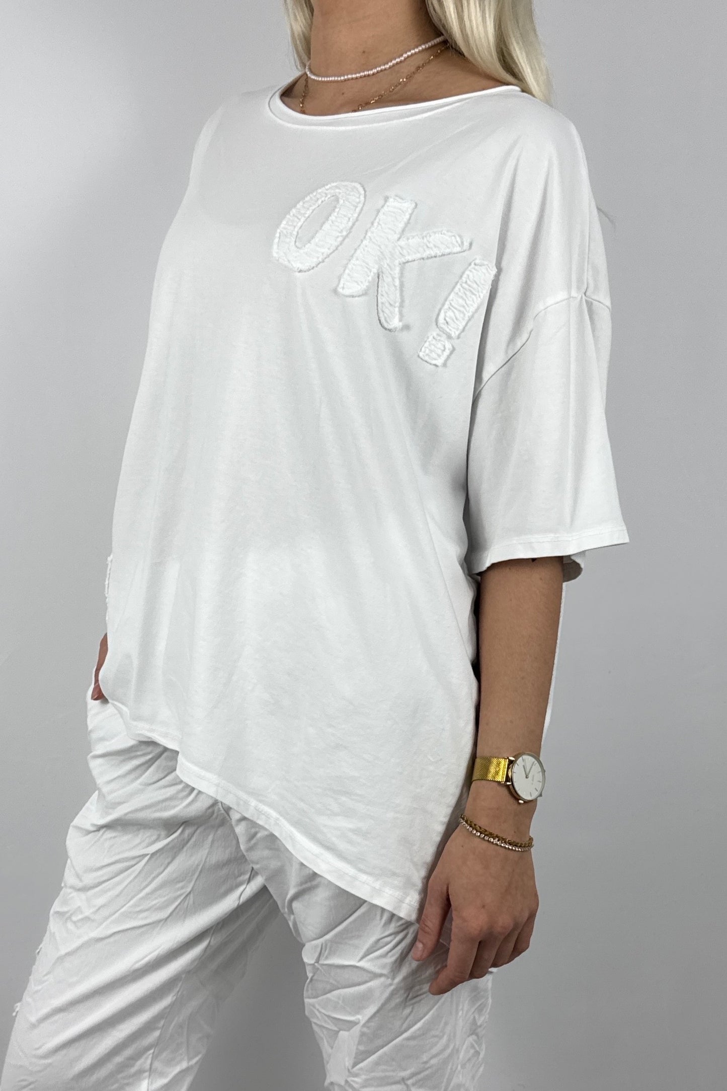Oversize Damen Shirt mit OK Print und Rundhalsausschnitt-Weiß