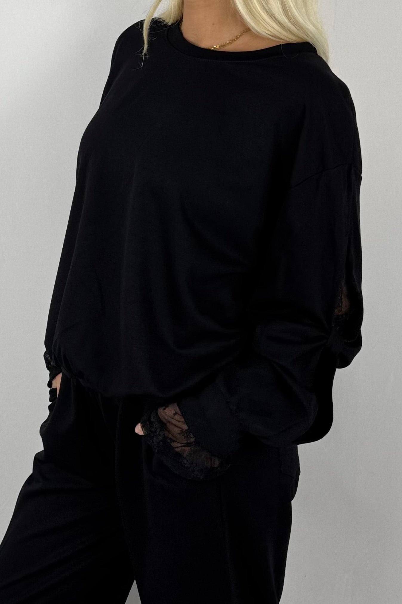 Damen Sweatshirt aus Viskose – Oversize mit Raffärmeln-Schwarz