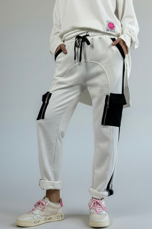 Hose mit Kontrastdetails & Reißverschlusstaschen
-Weiß