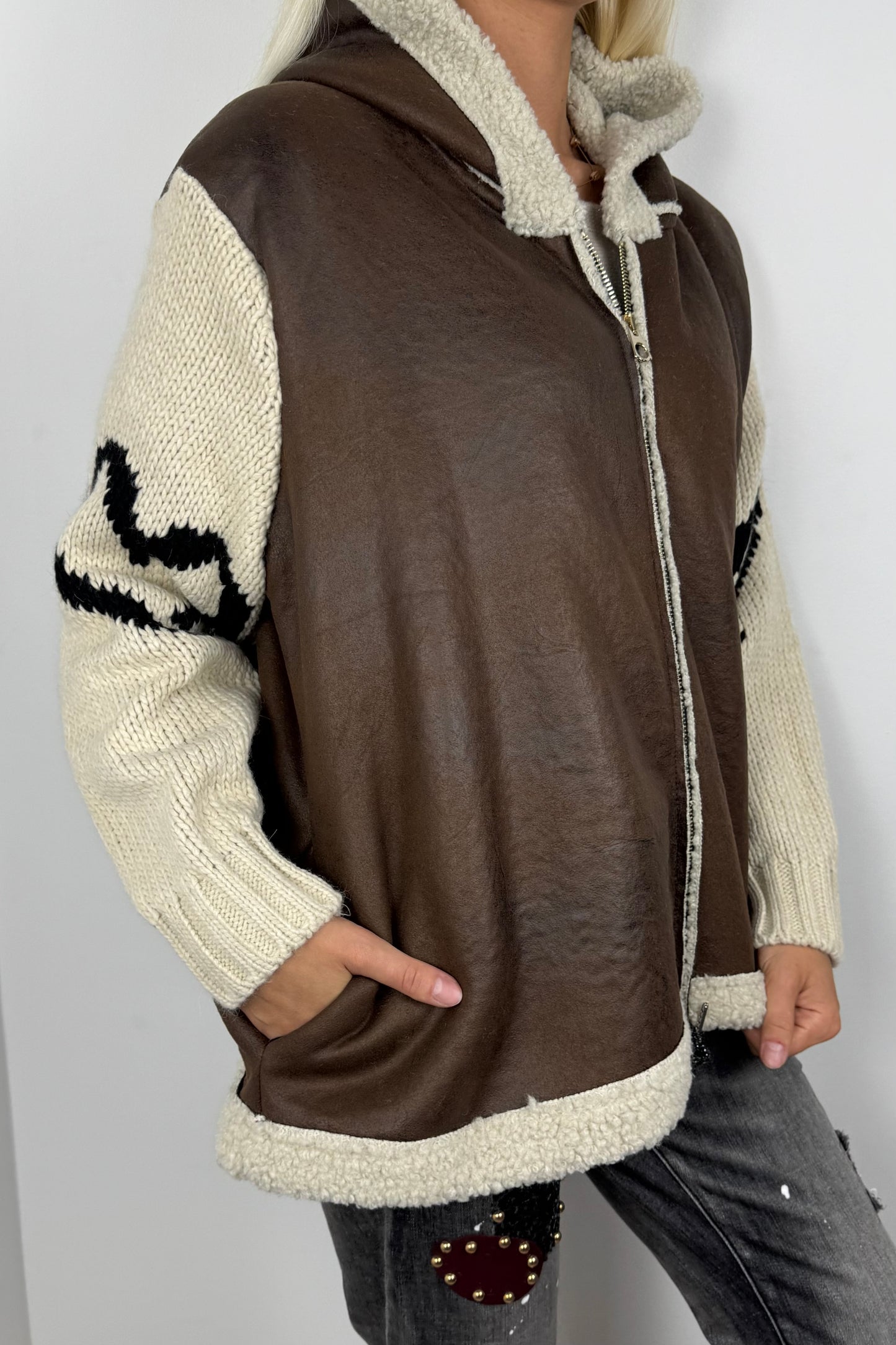 Jacke mit Teddyfutter und Strickärmeln –Choco