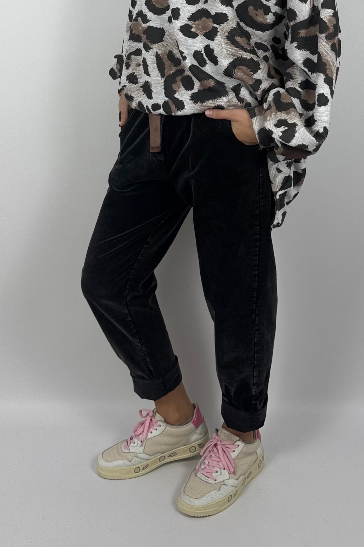 Damen Cordhose mit Gürtel – Schwarz
