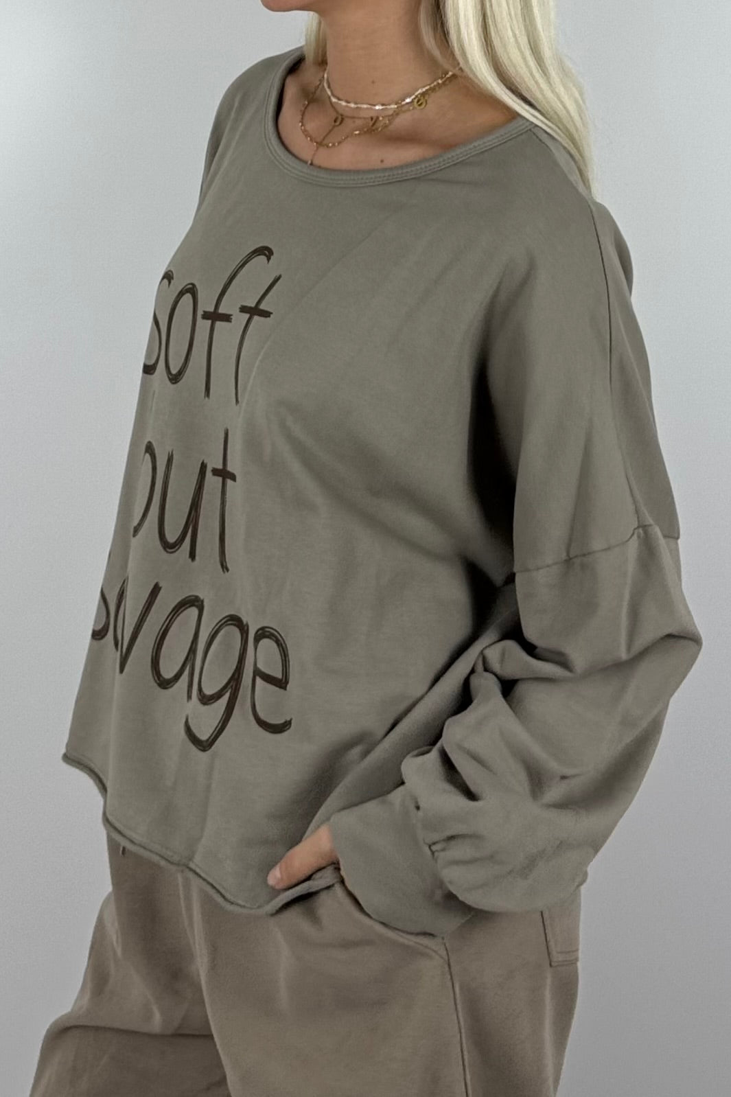 Oversize Shirt „Soft but Savage“ –Mud