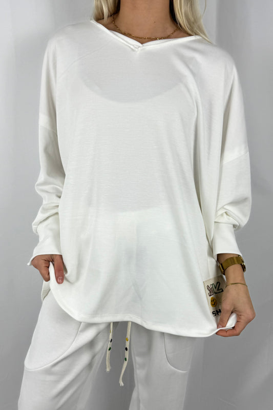 Oversize Sweatshirt mit Stufen-Schnitt & Patch –Weiß