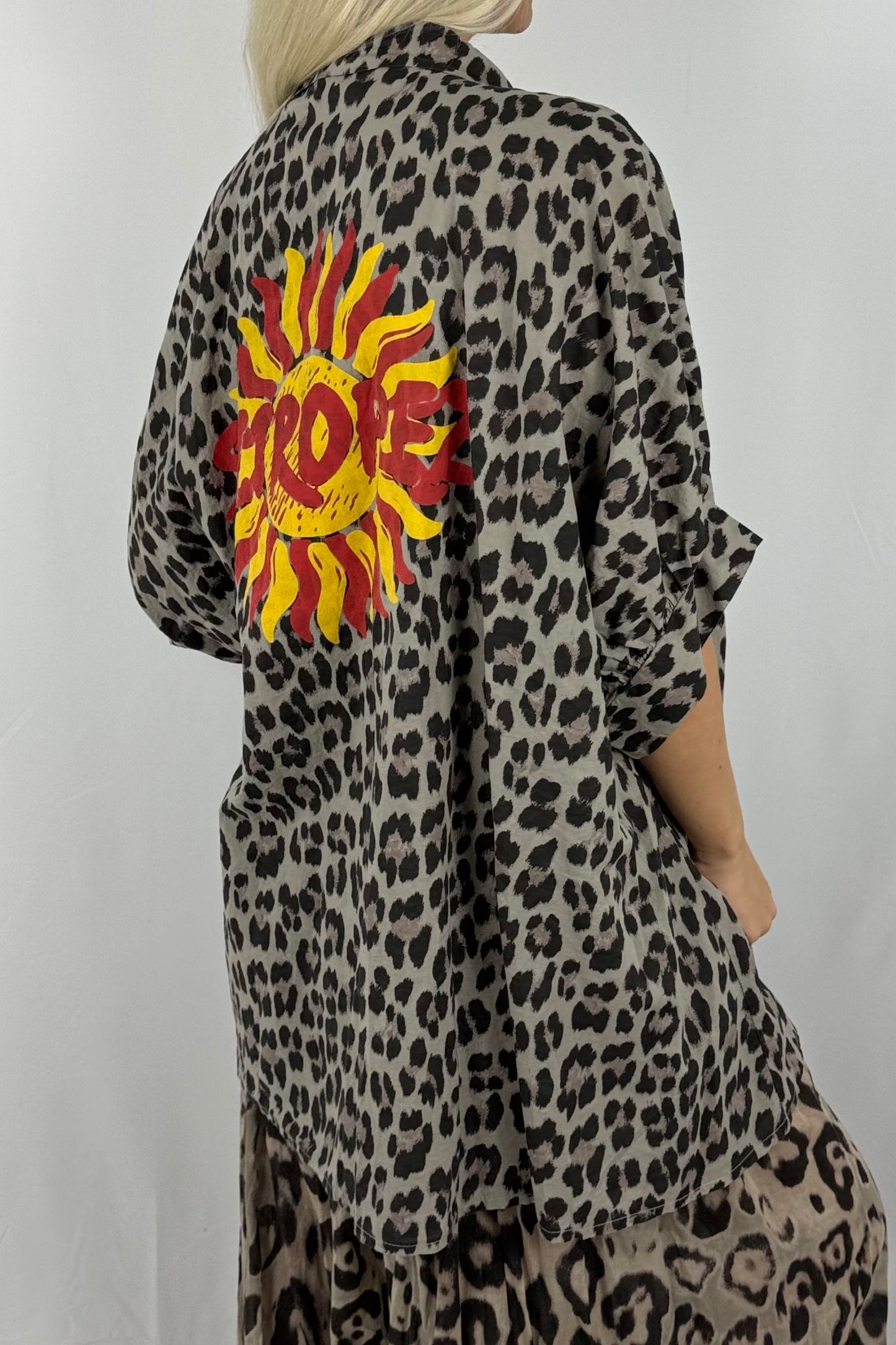 Leo-Bluse aus Baumwolle – lässiger Oversize-Look-Mud