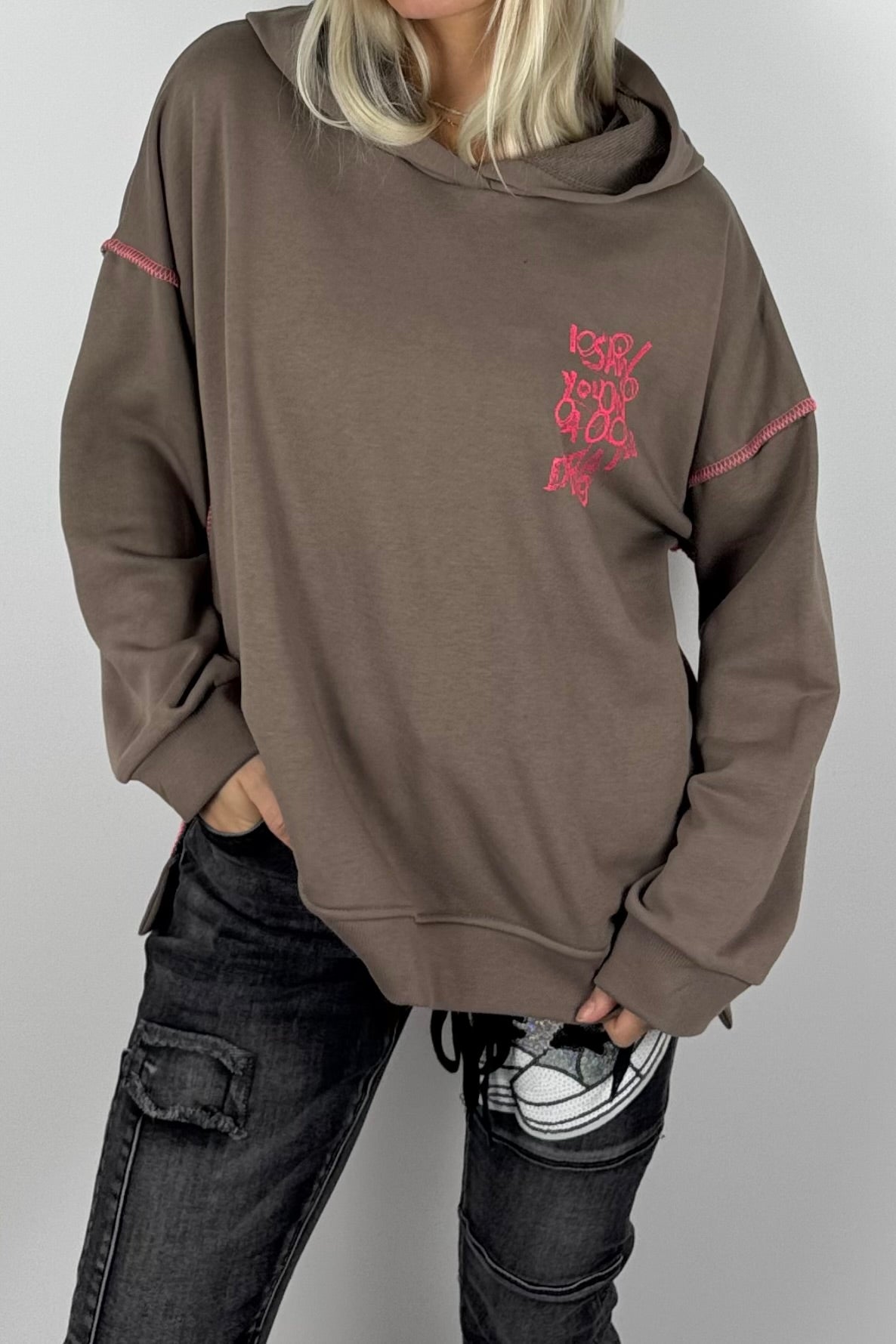 Damen-Hoodie mit Schriftprint und Ziernähten-Mud