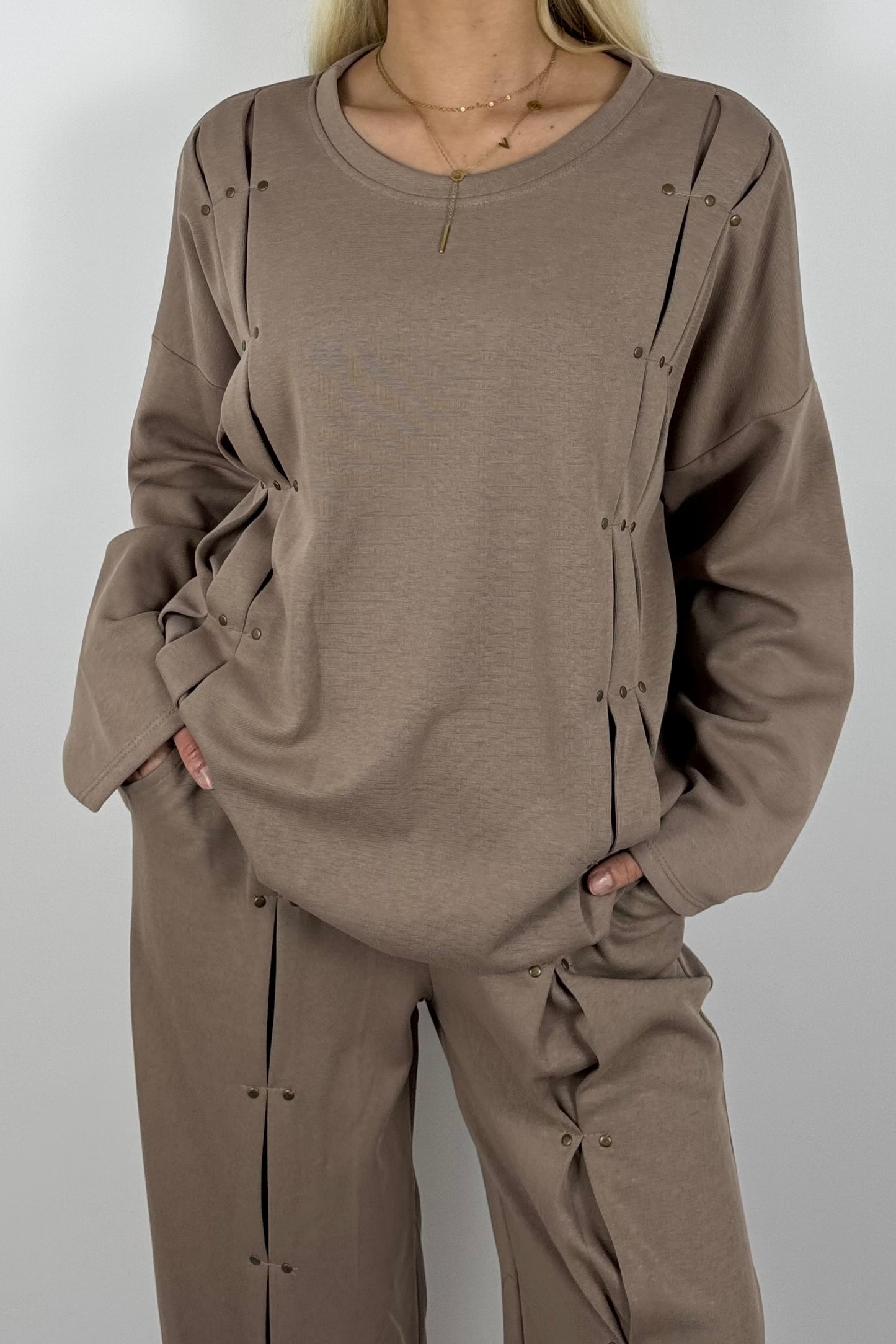Damen Oversize Sweatshirt mit Nieten & Faltendetails – Mud