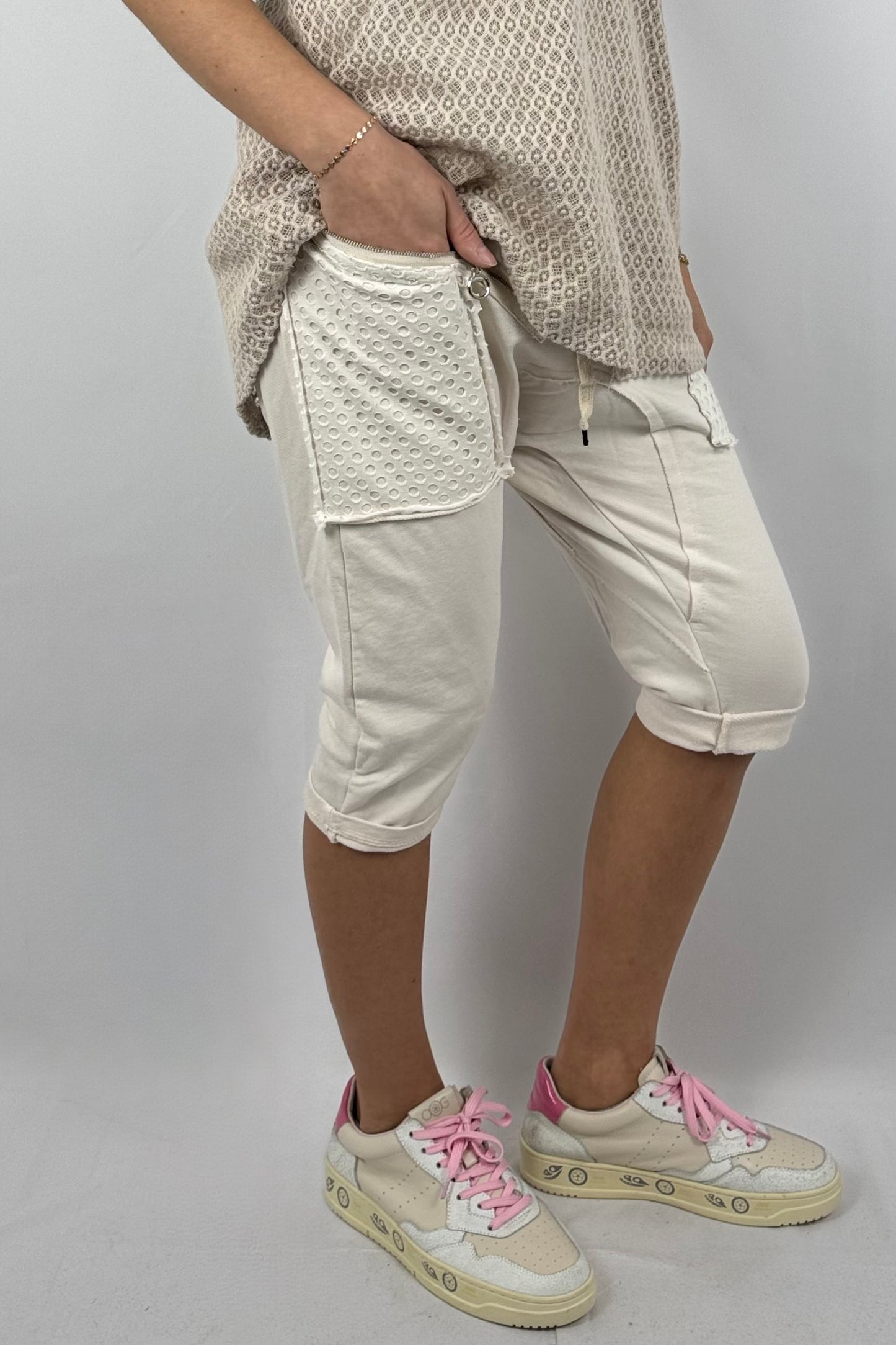 Baggy-Shorts mit Reißverschluss-Detail und Struktur-Einsätzen-Beige