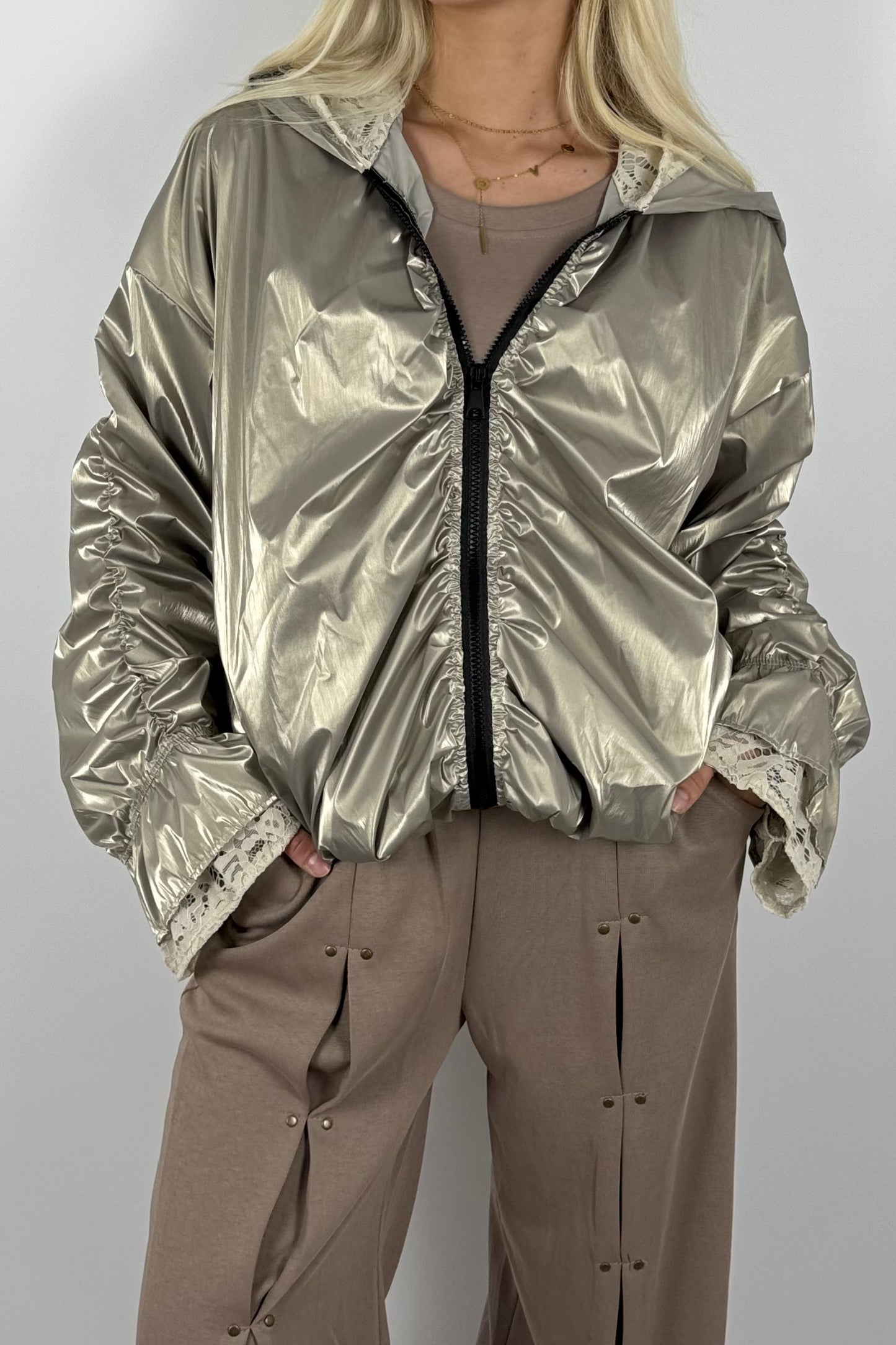 Damen Glanz-Jacke mit Kapuze – Metallic Look - Beige