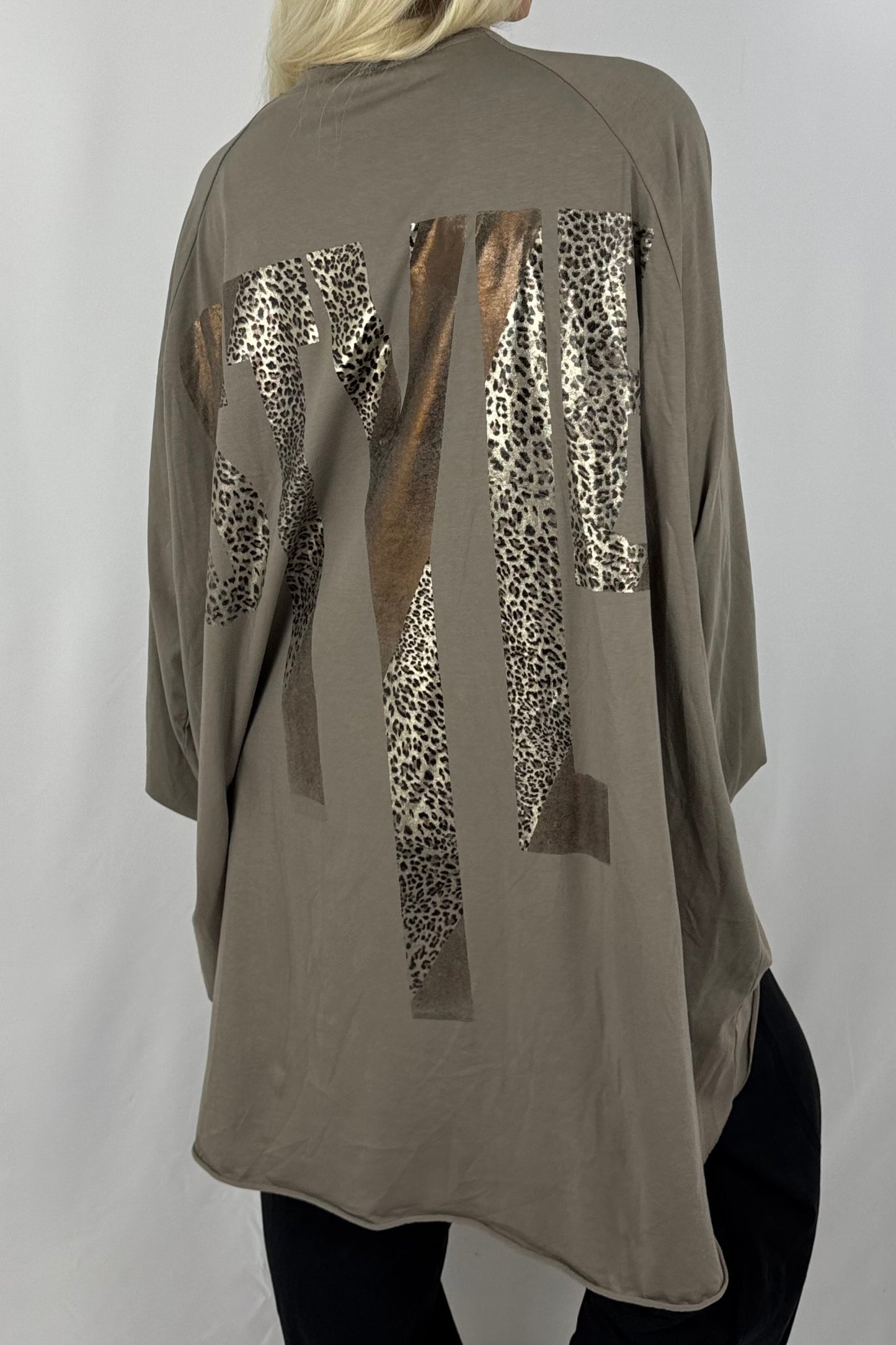 Oversize-Shirt „STYLE“ mit Leo-Print auf dem Rücken-Mud