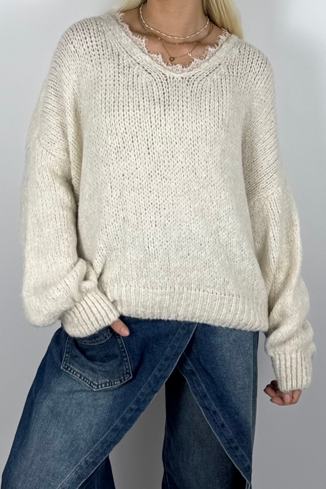 Damen Oversize Strickpullover mit V-Ausschnitt –Butter