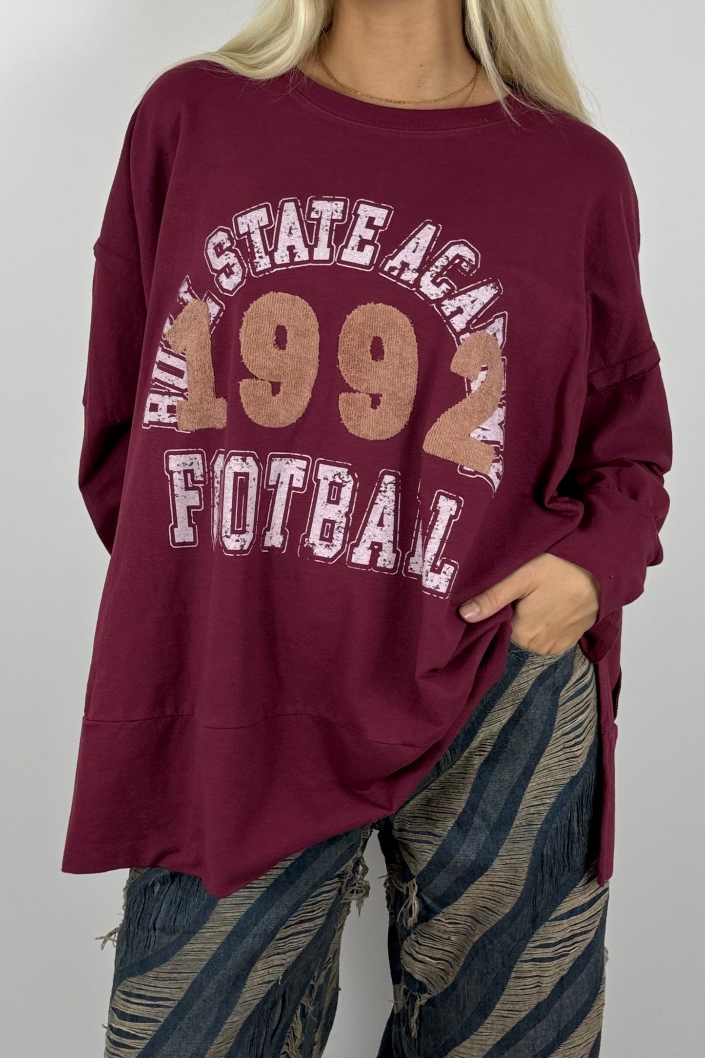 Damen Oversize Sweatshirt „1992 Football“ – College Style-Bordeaux