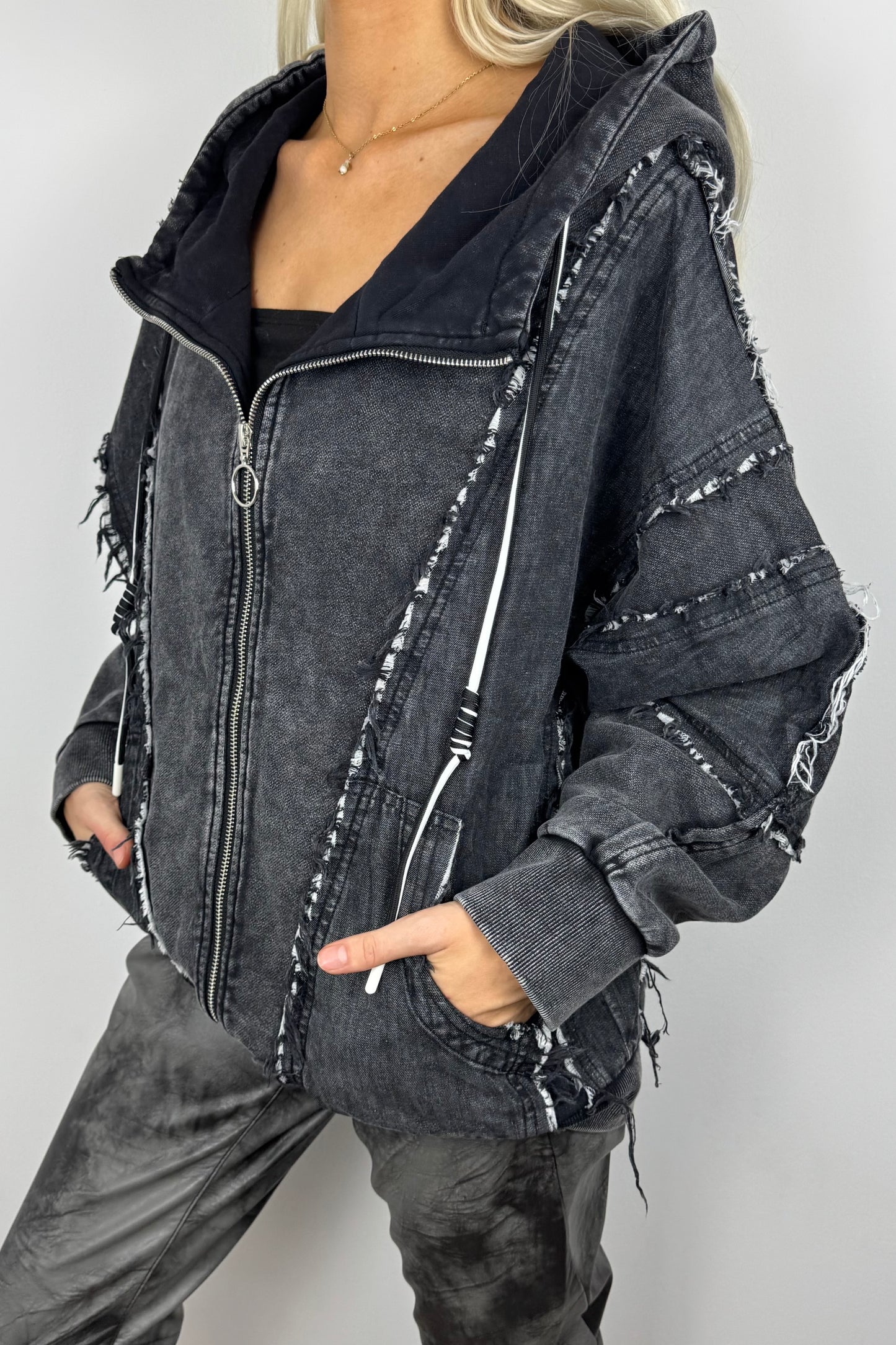 Oversize-Hoodie mit Zipper & Raw-Details –Schwarz