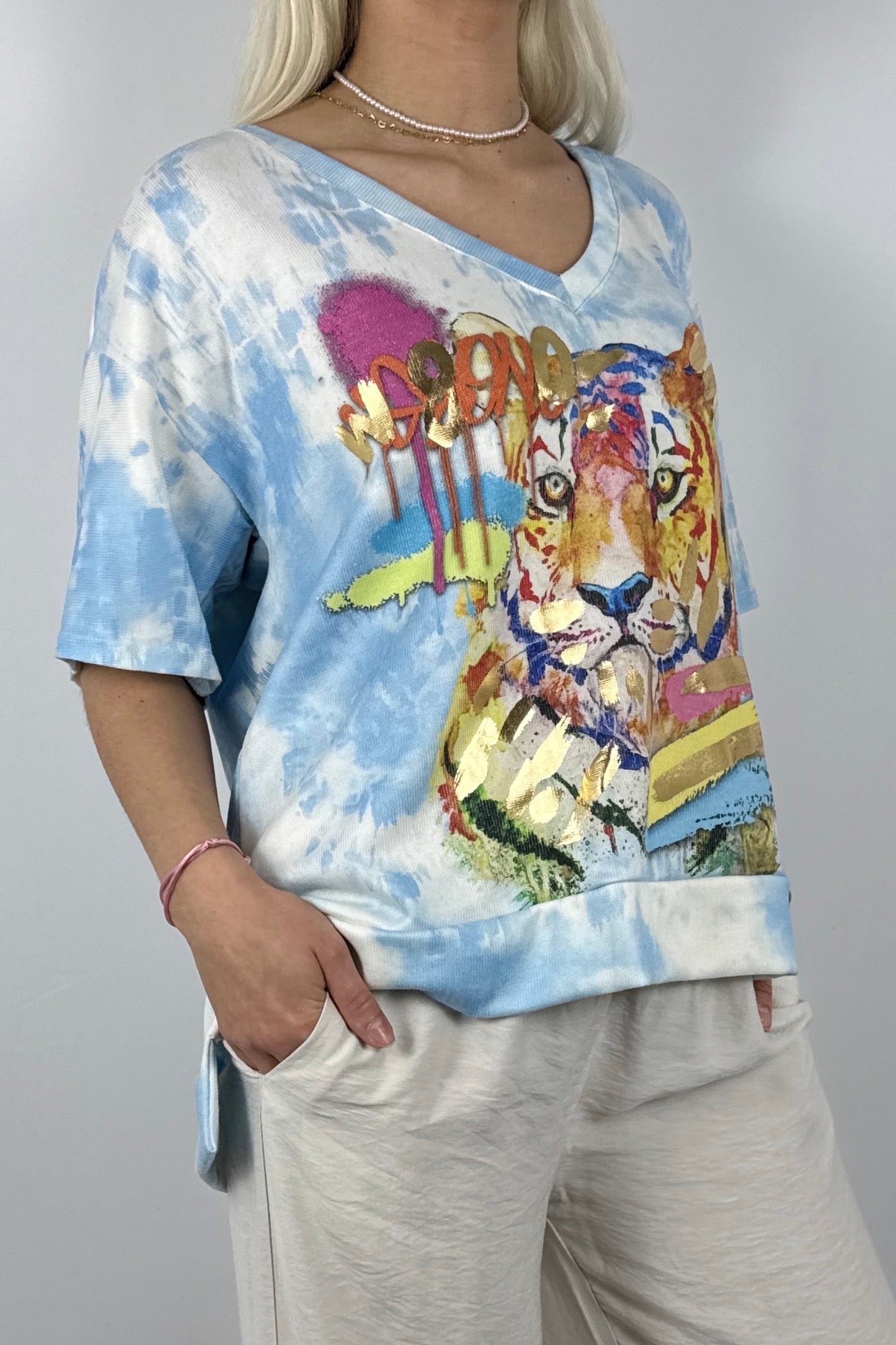 Oversize Damen Shirt mit Tiger Print und V Ausschnitt-Hellblau