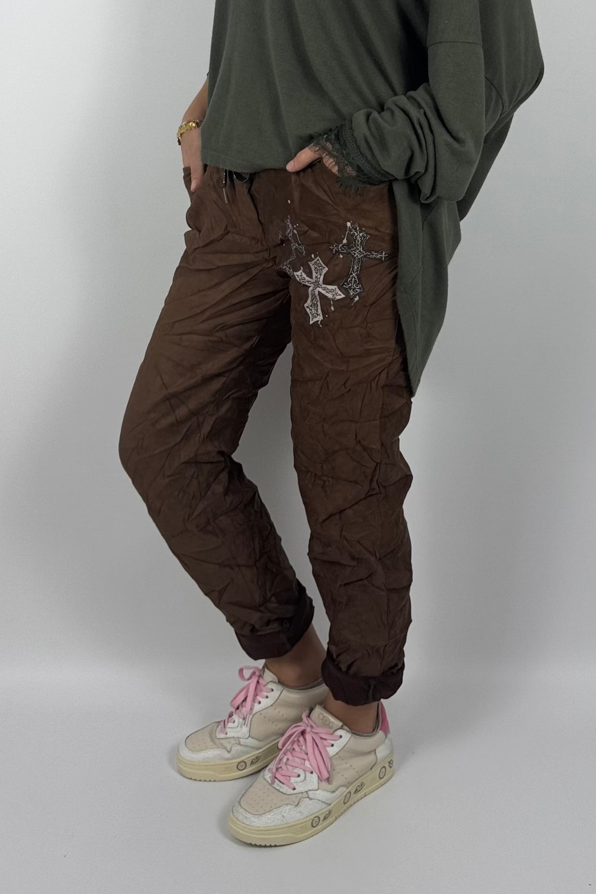 Damen Hose mit Kreuz-Details –Schoko