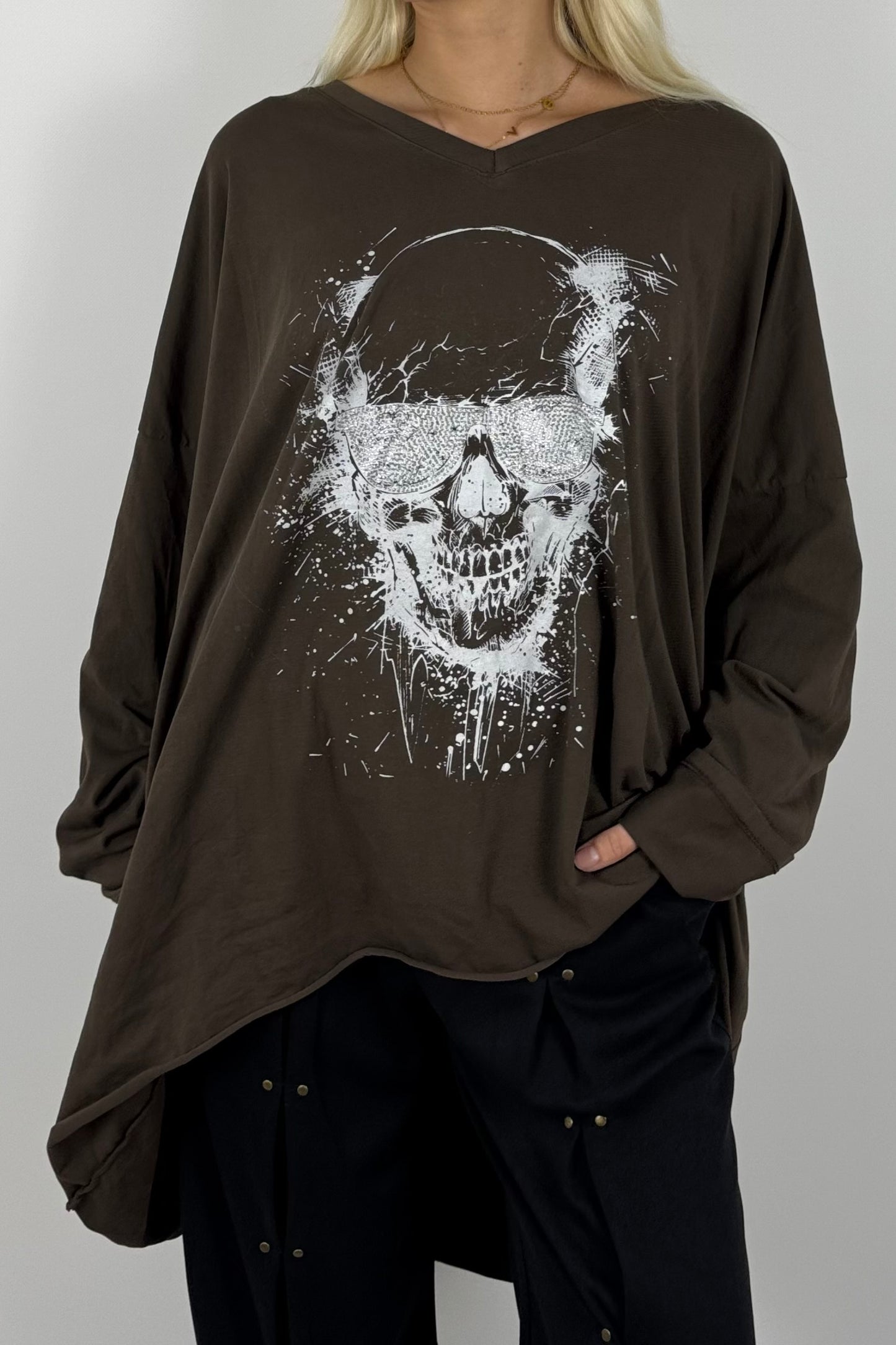 Oversize Damen Shirt mit Totenkopf-Print-Schoko