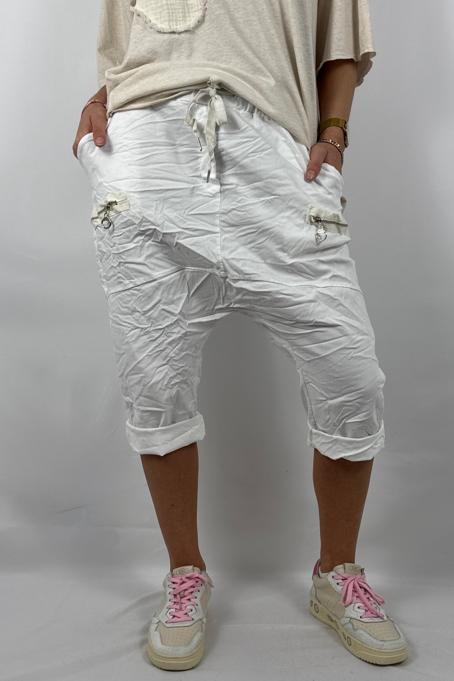 Damen Short mit Reißverschluss Details -Weiß