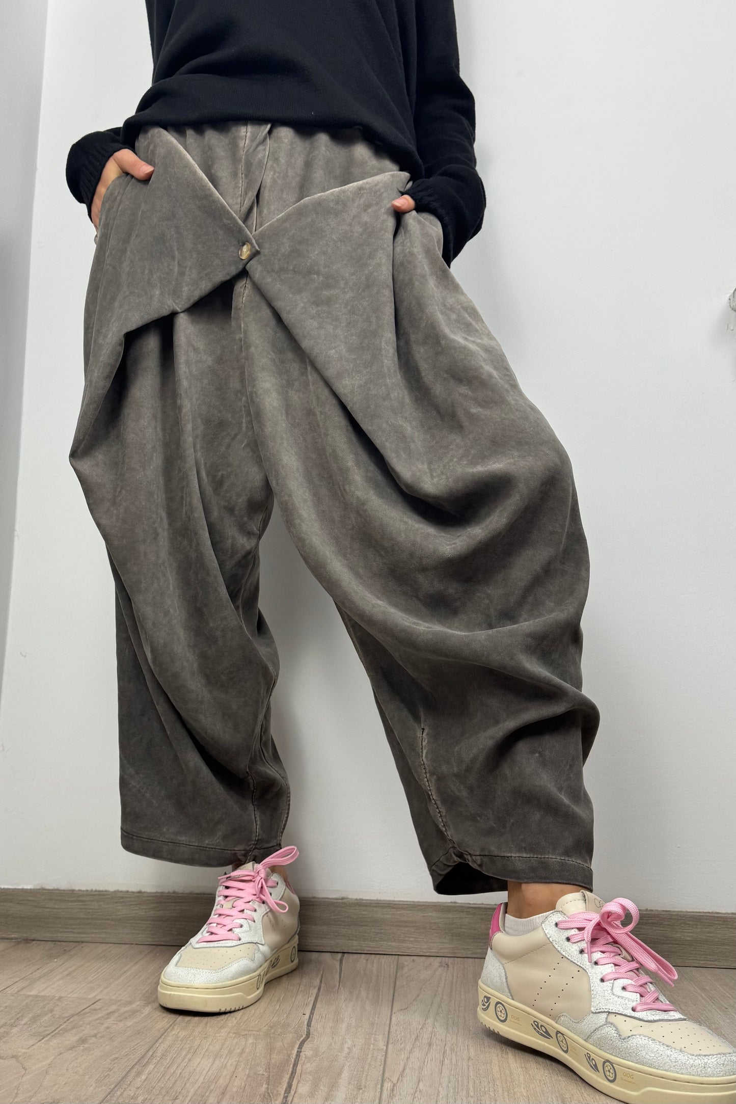 Asymmetrische Hose mit Wickeloptik –Mud