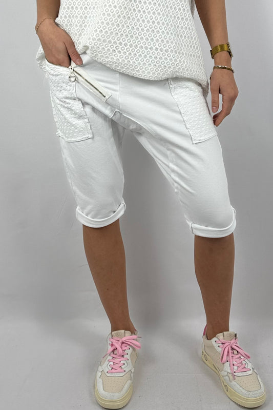 Baggy-Shorts mit Reißverschluss-Detail und Struktur-Einsätzen-Weiß