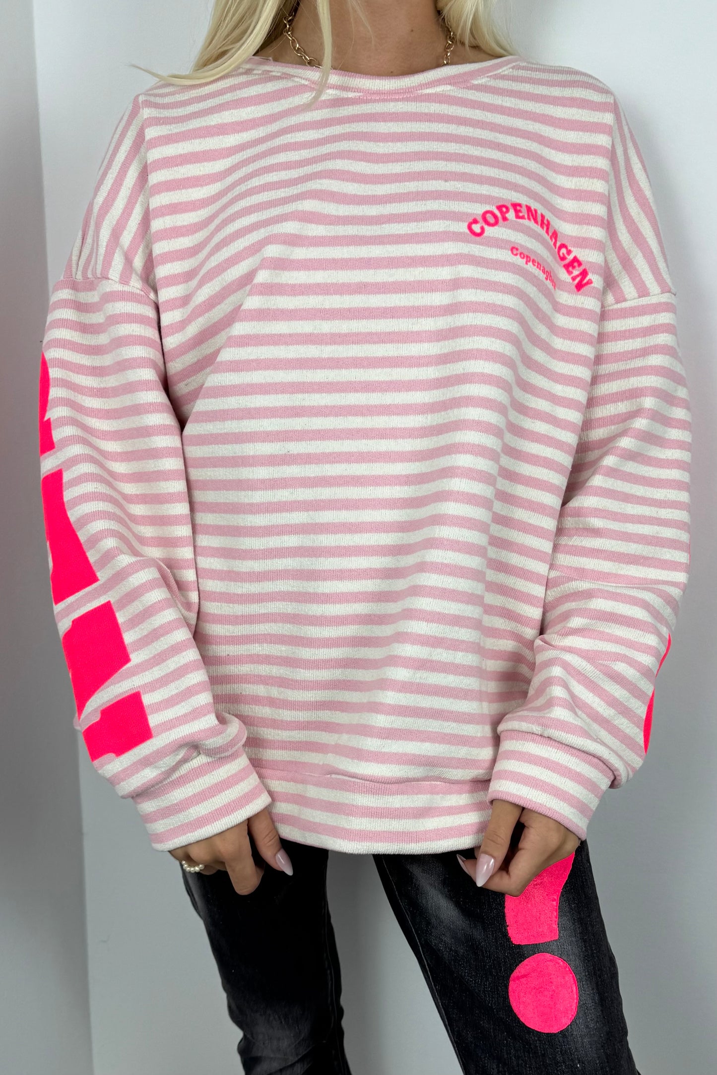 Gestreiftes Oversize-Shirt mit Print-Rosa