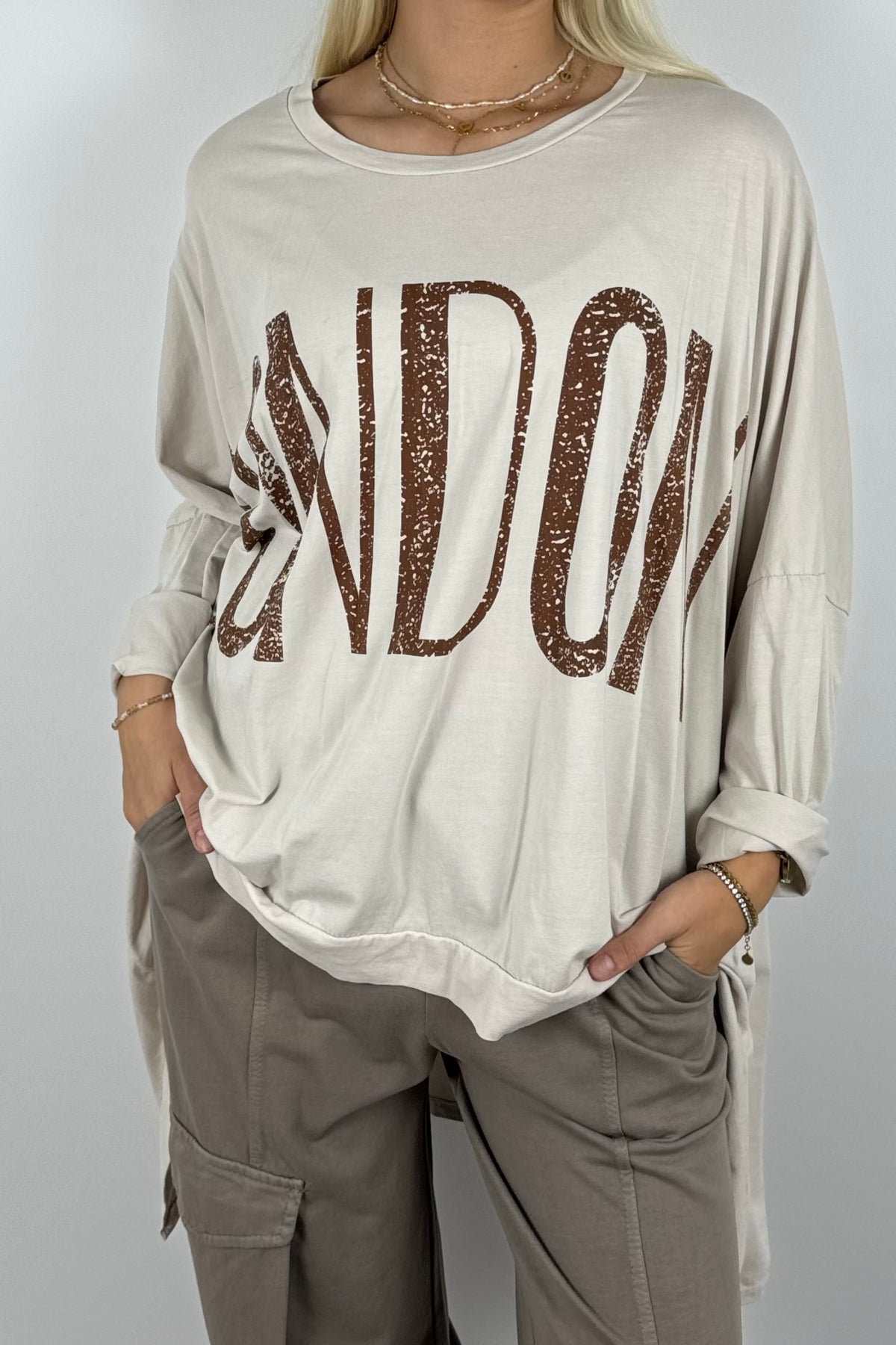 Oversize Shirt mit „LONDON“-Print – Beige