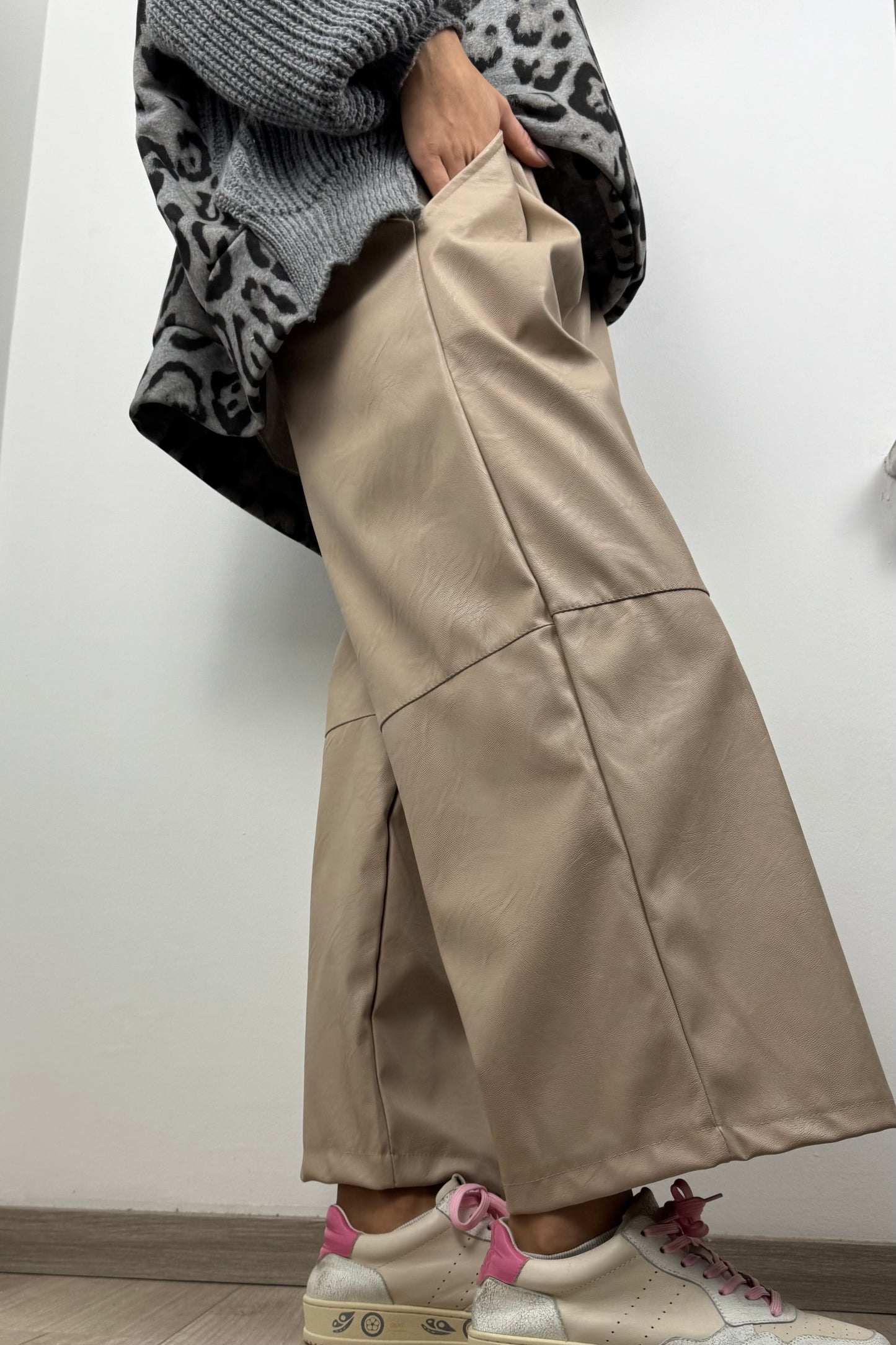 Cropped Leder-Look Hose mit Gummibund –Beige