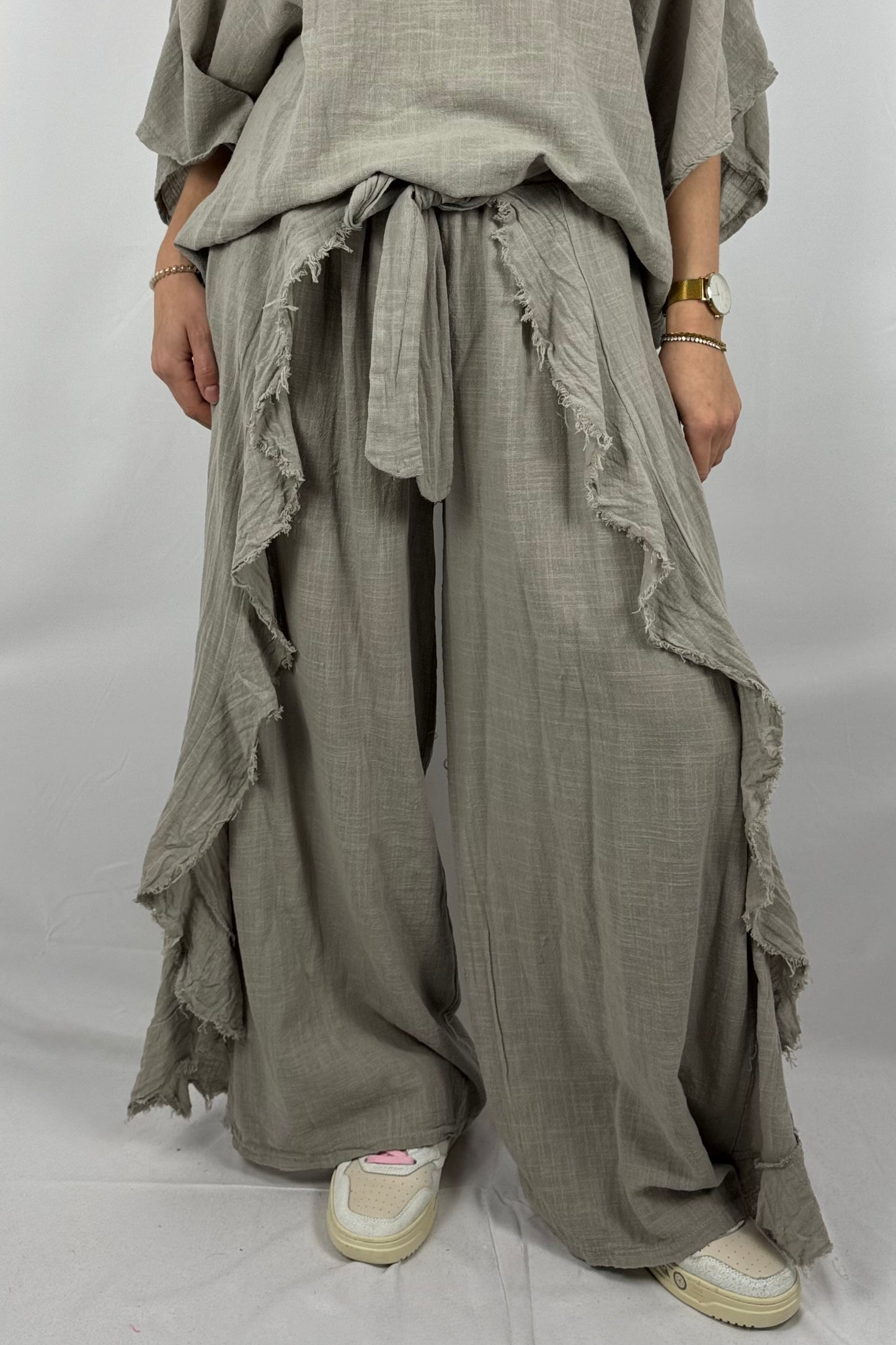 Baumwoll Hose mit Bindegürtel & Volants – Boho Style-Mud