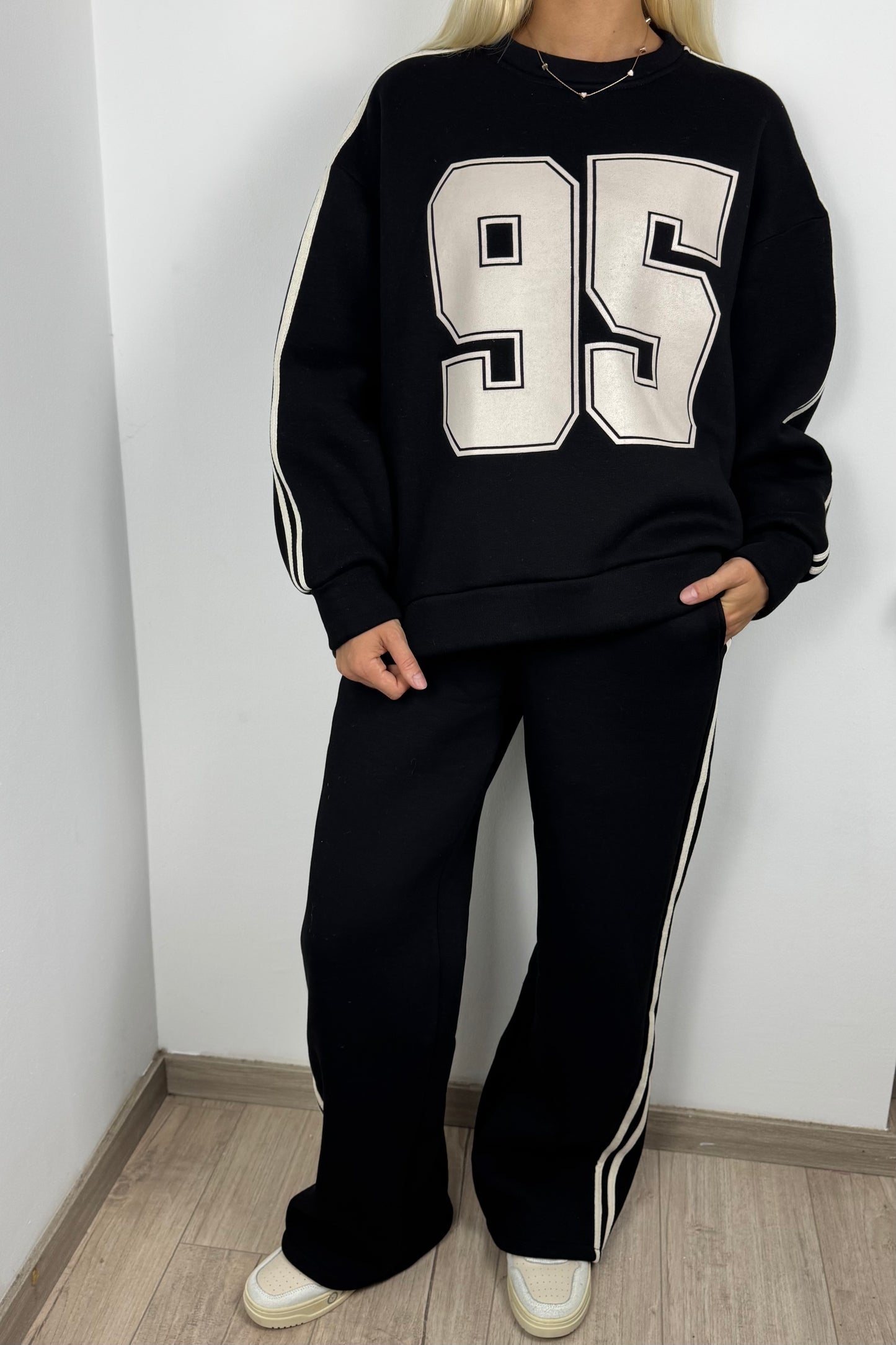Trendiger Oversize-Sweater mit Print „95“ –Schwarz