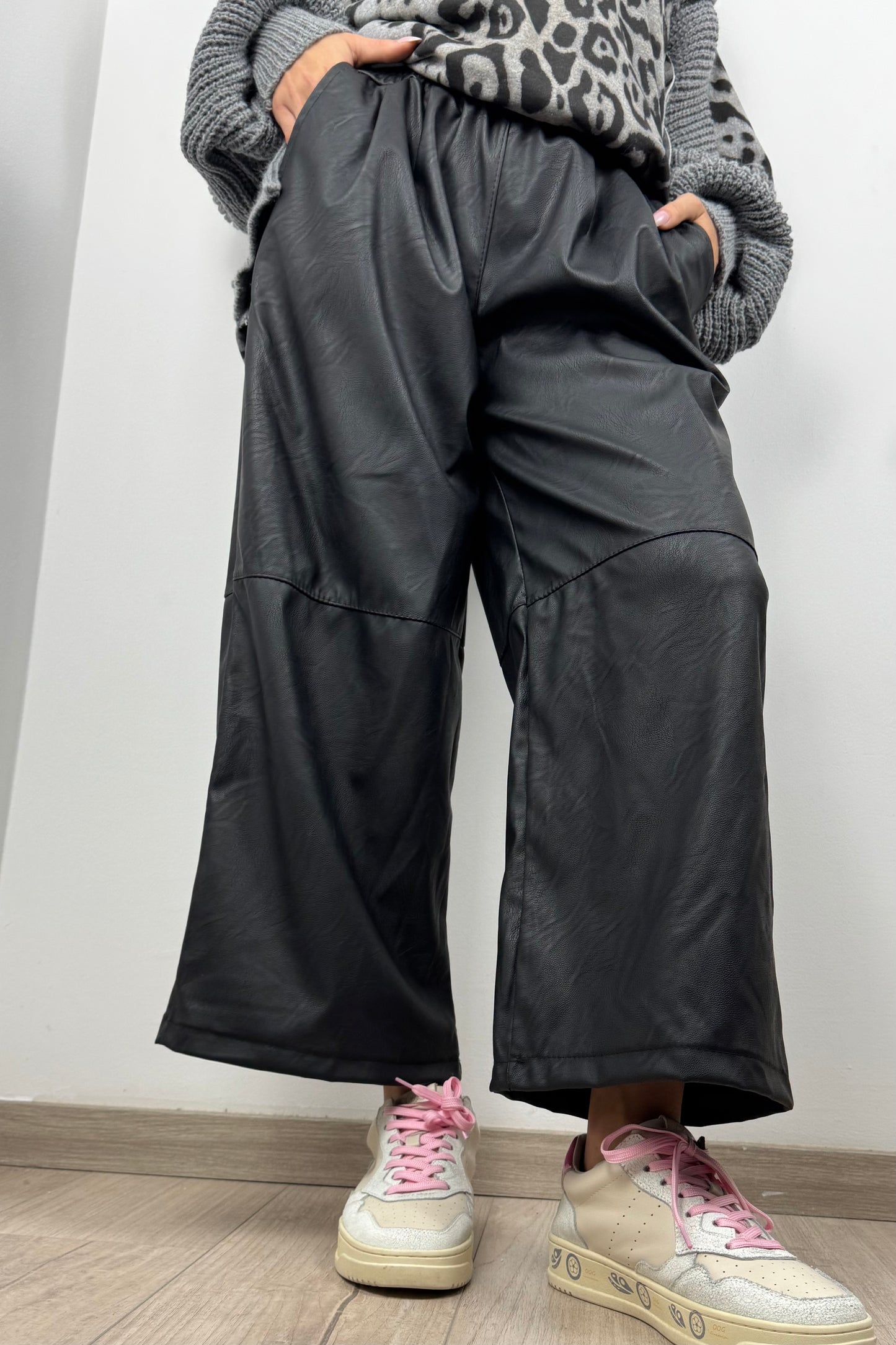 Cropped Leder-Look Hose mit Gummibund –Schwarz