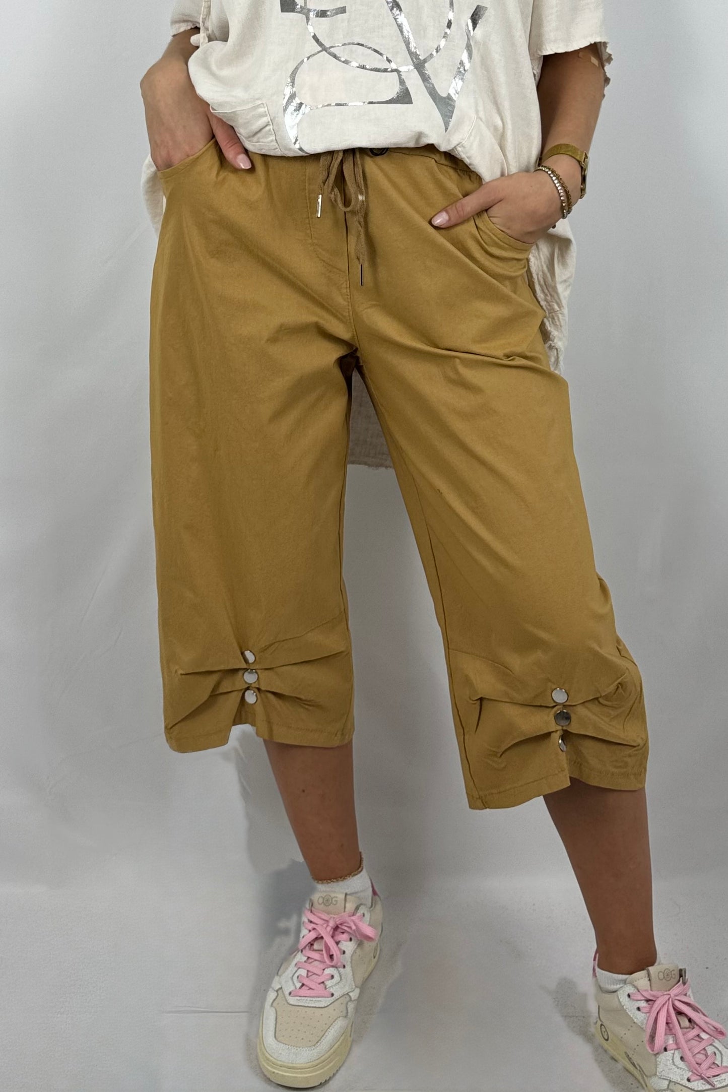 7/8-Hose mit Knopfdetail & Paperbag-Bund-Kamel