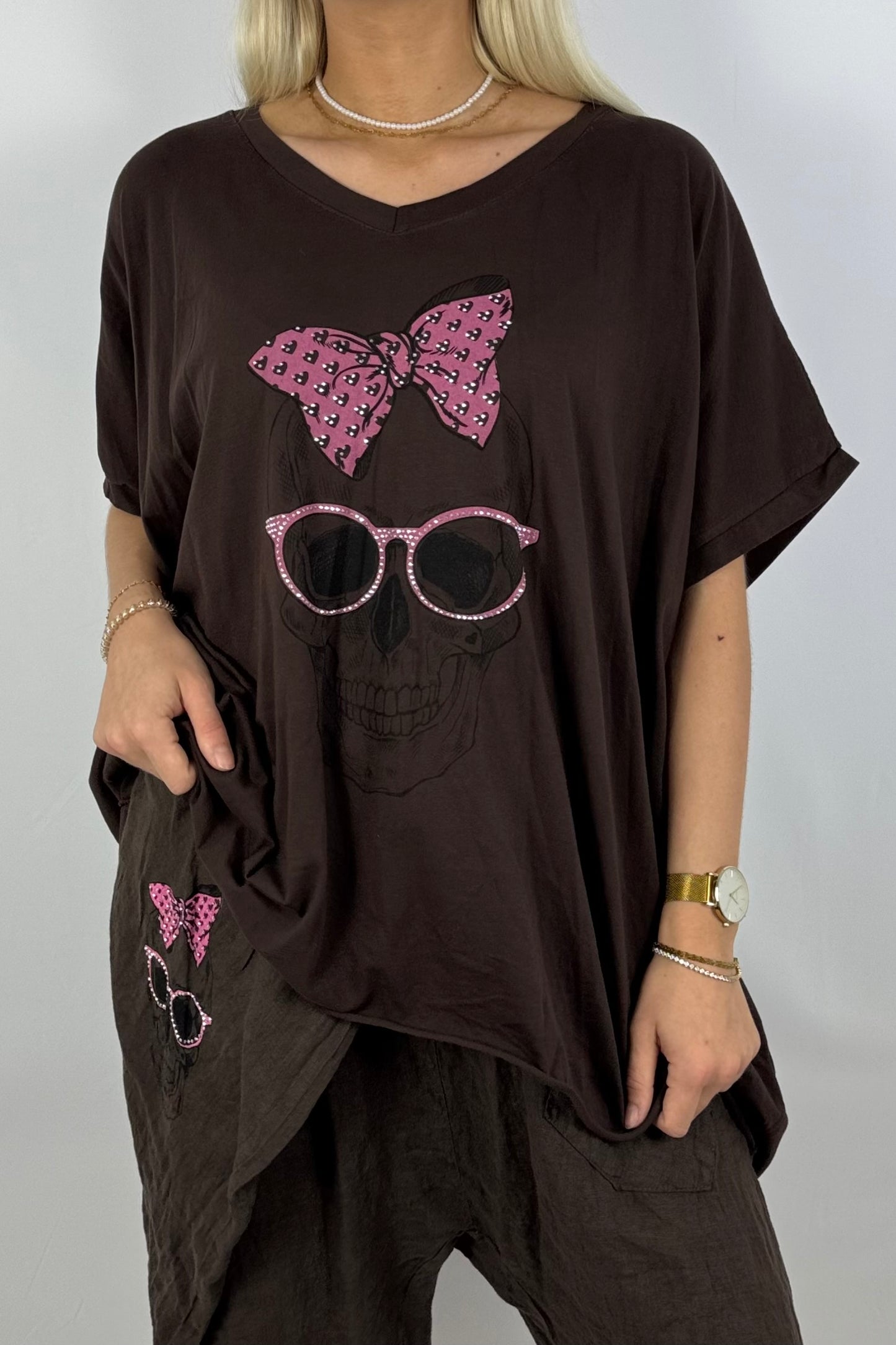 Oversize-Shirt mit Skull-Print & Neon-Details-Schoko
