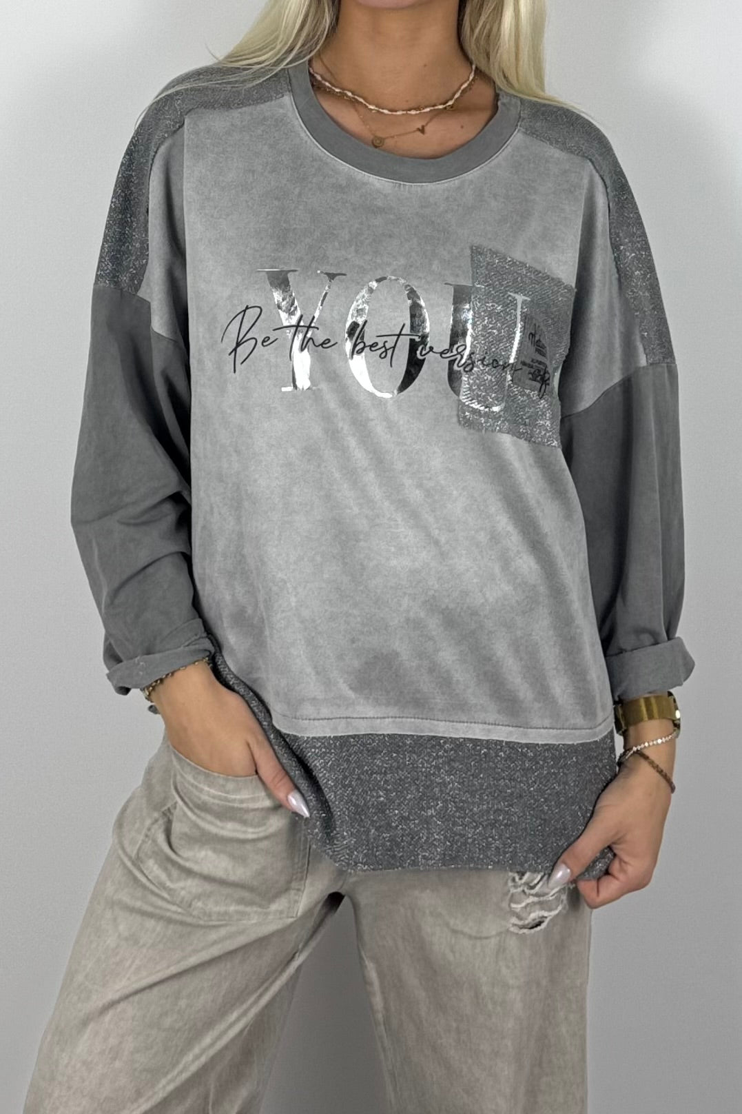 Oversize Damen Sweatshirt mit Glitzer-Details & Schriftzug – Hellgrau