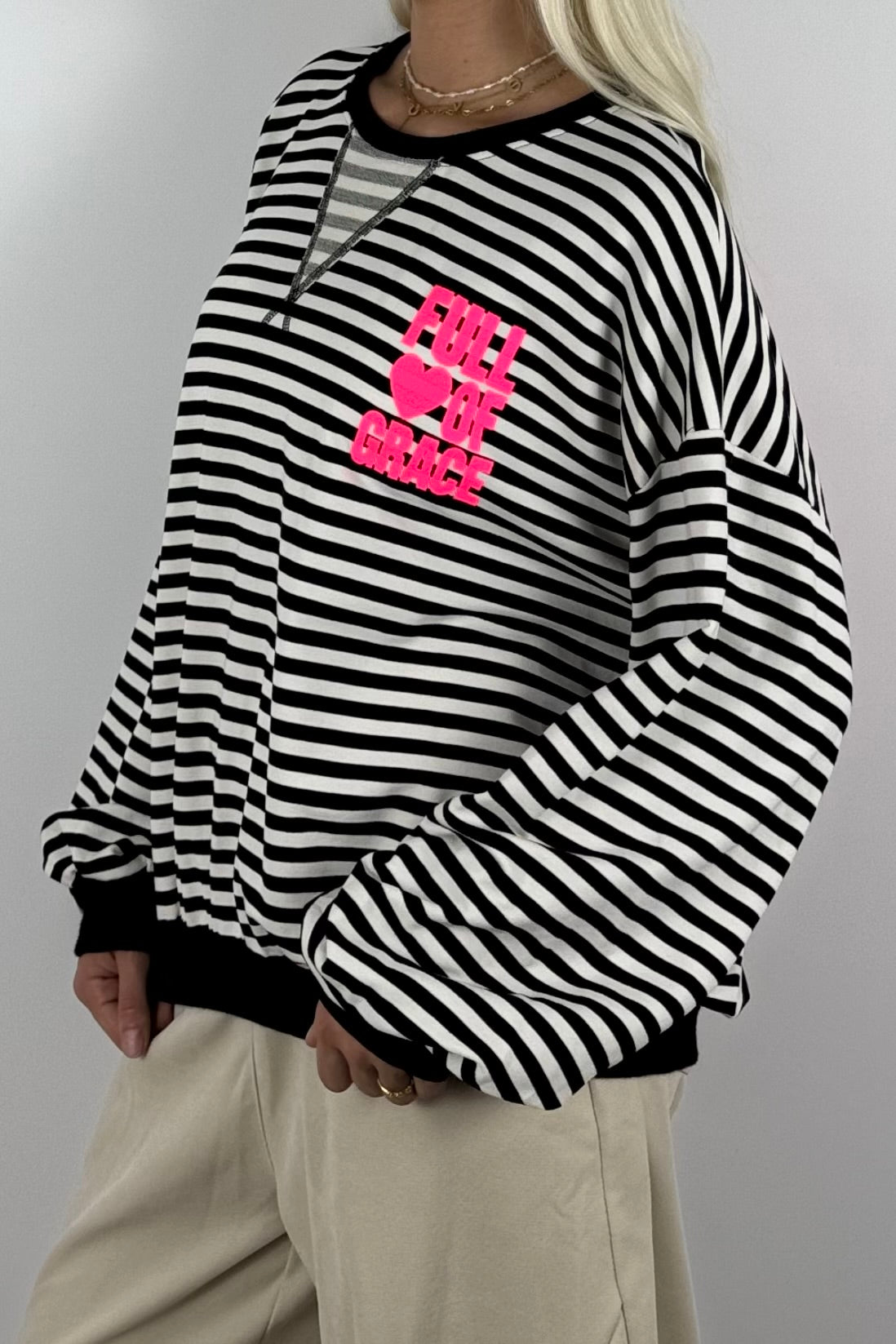 Oversize Streifen-Shirt mit „Full of Grace“-Weiß