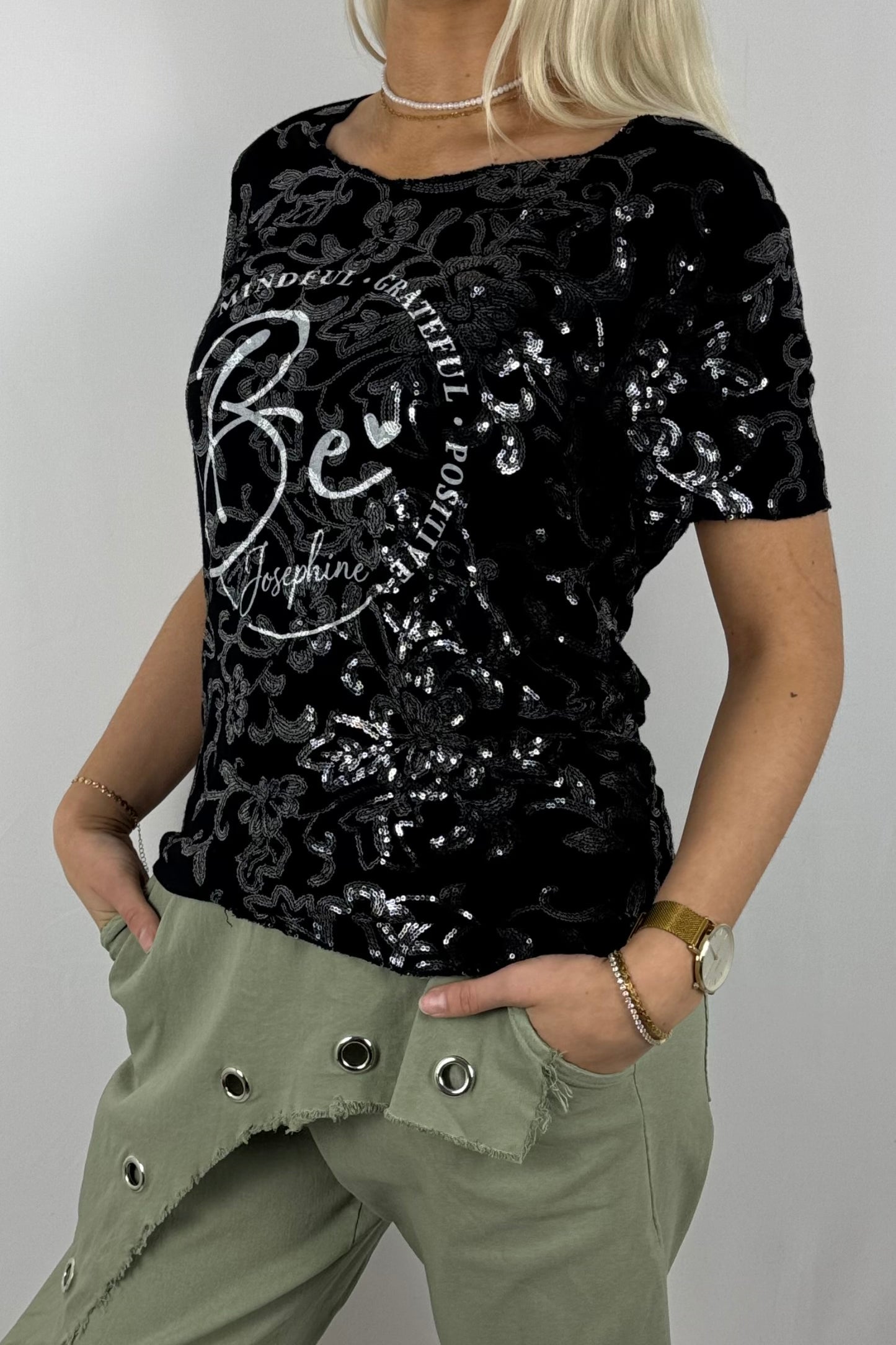 Pailletten-Shirt mit floraler Stickerei und Frontprint-Schwarz