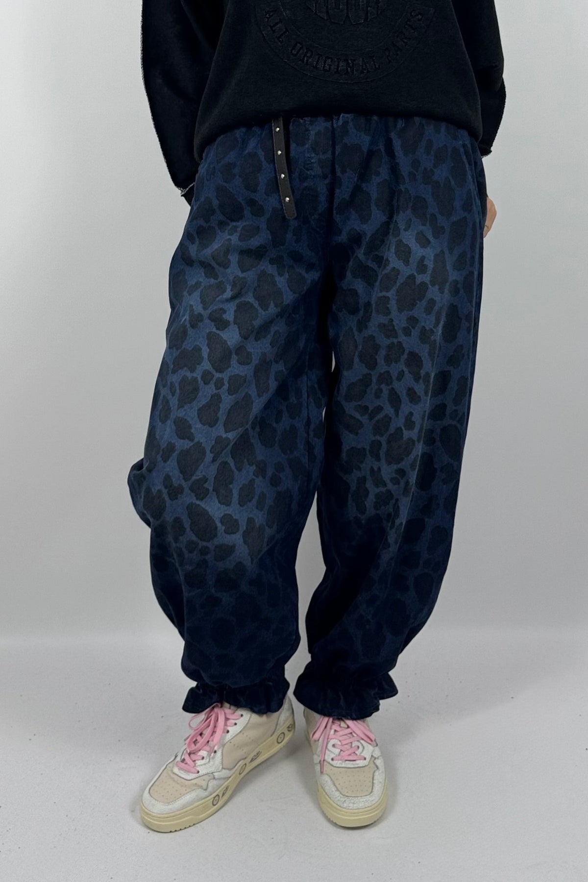Modische Damen Balloonhose mit Leo-Muster & Gürtel –Jeans