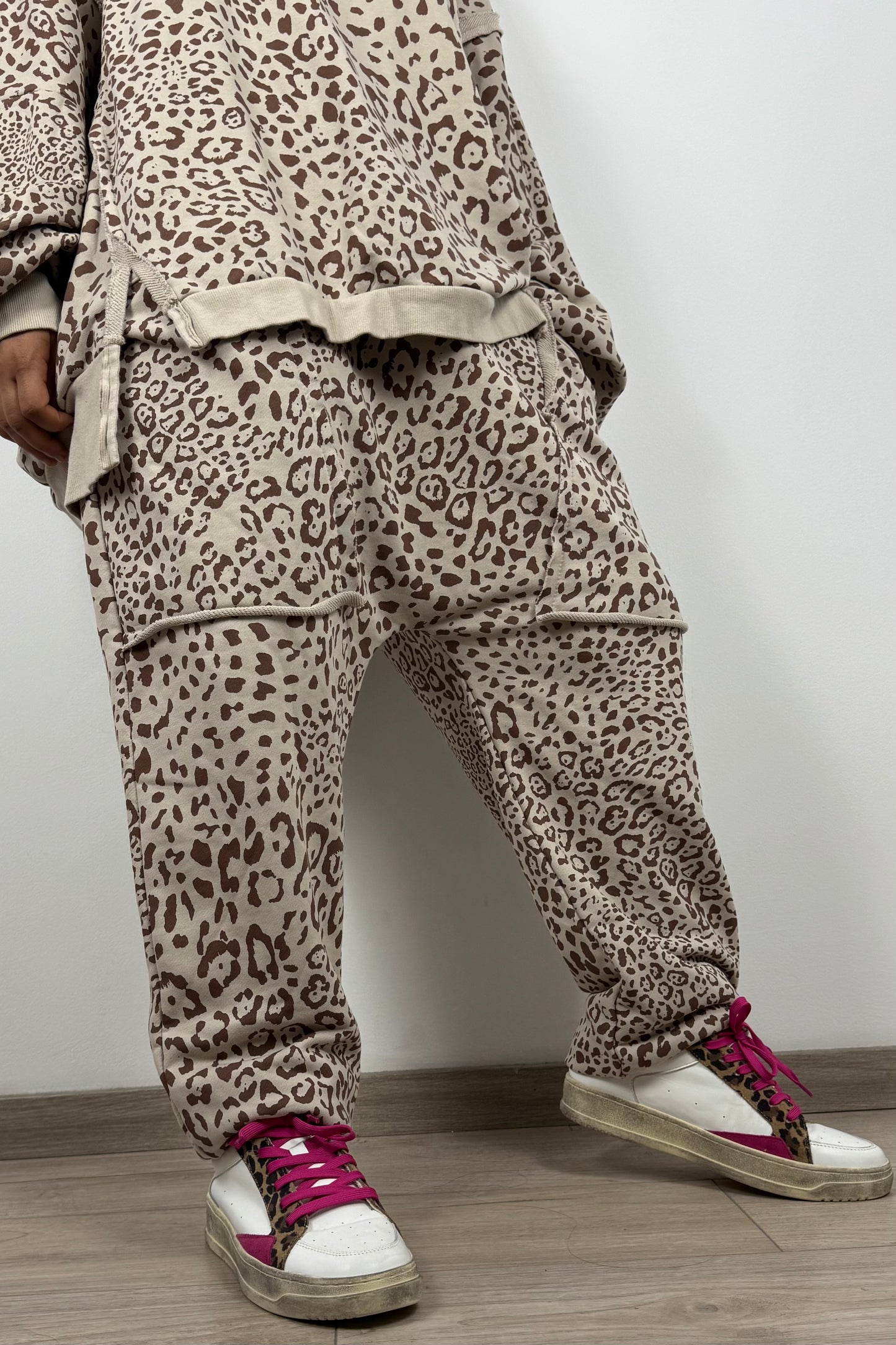 Sweathose mit Animalprint und Tunnelzugbund