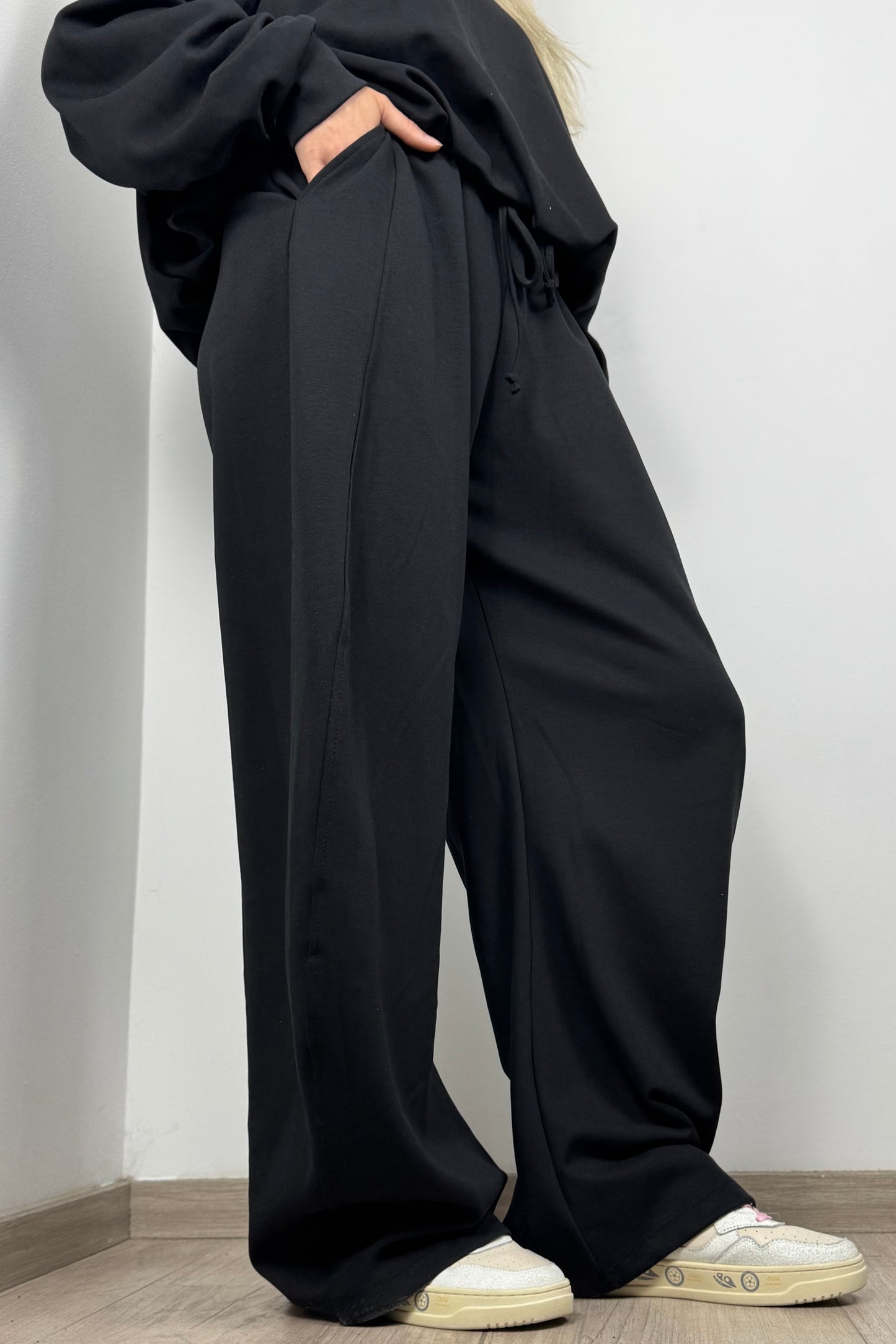Damen Hose mit weitem Schnitt und Kordelzug-Schwarz