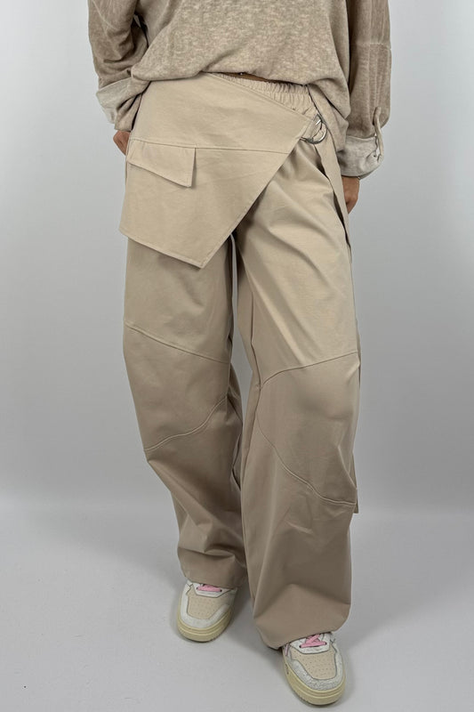 Lässige Hose mit Wickel-Detail & Schnalle-Beige