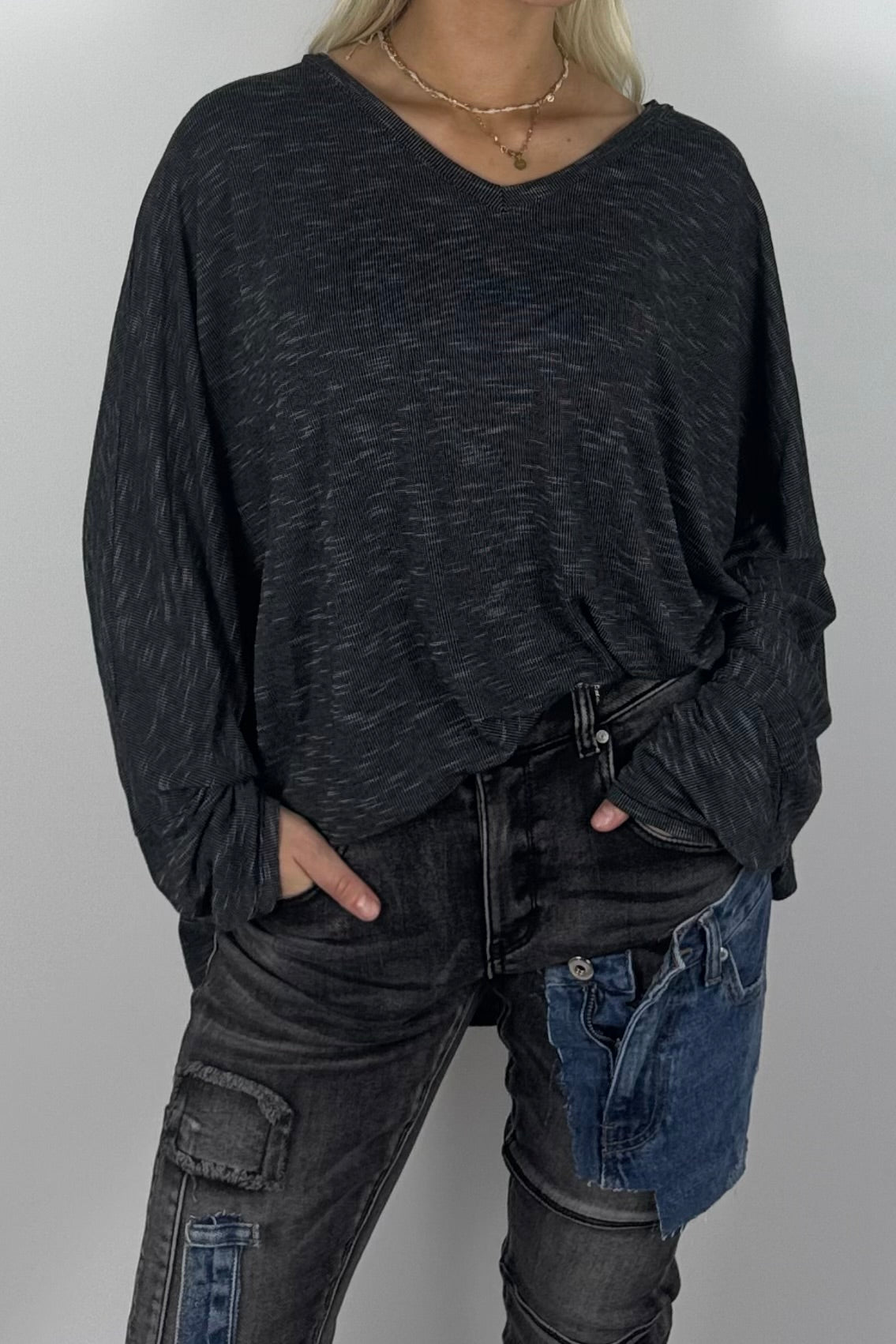 Damen Oversize Shirt mit V-Ausschnitt – Schwarz