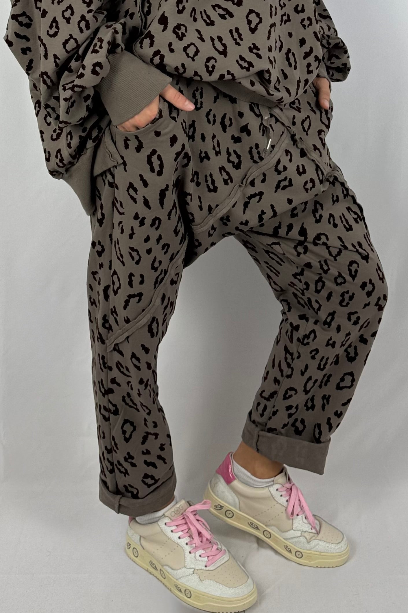 Damen Leo Jogpants – Oversize-Mud