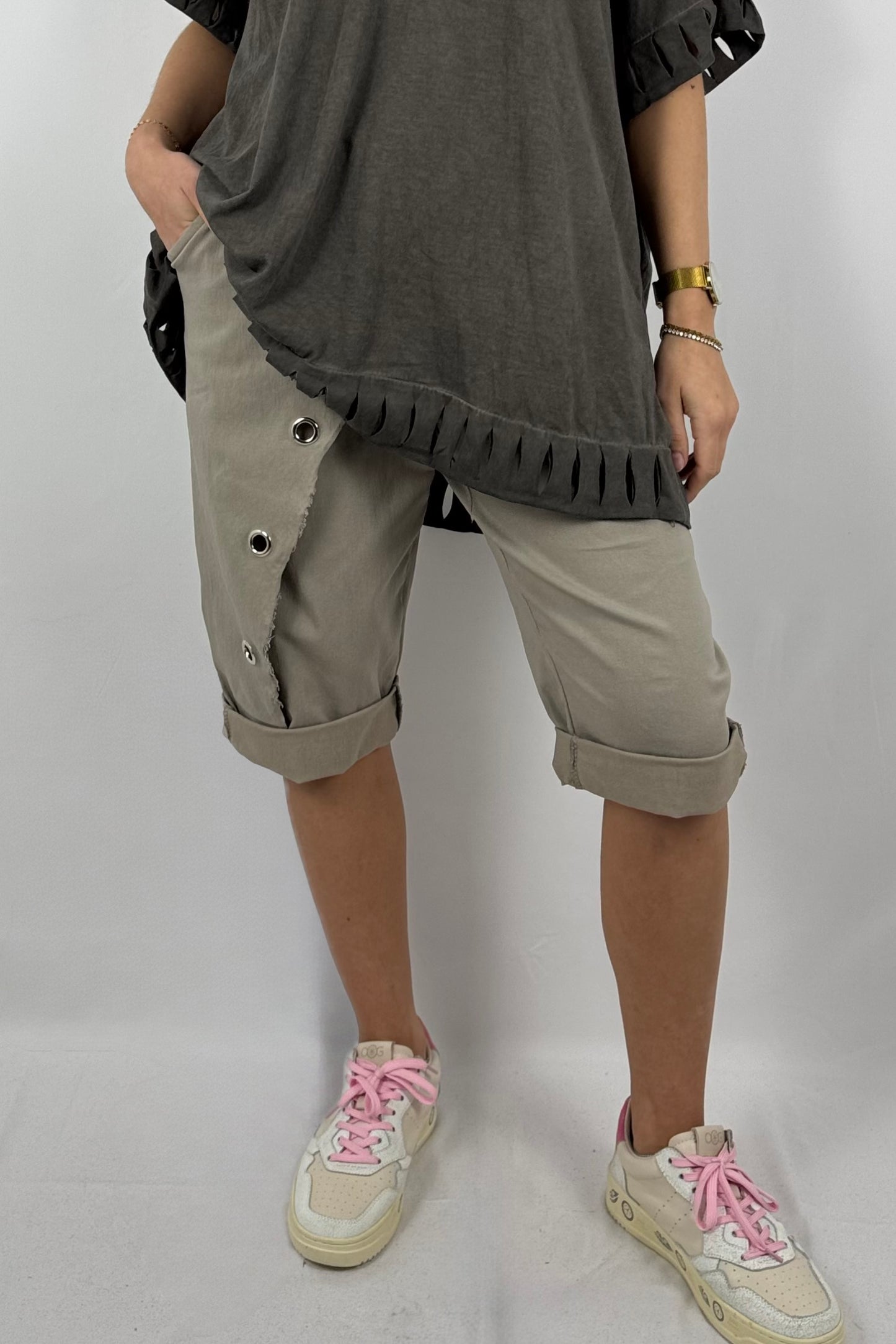 Paperbag-Shorts mit Zierösen und asymmetrischer Front- Mud
