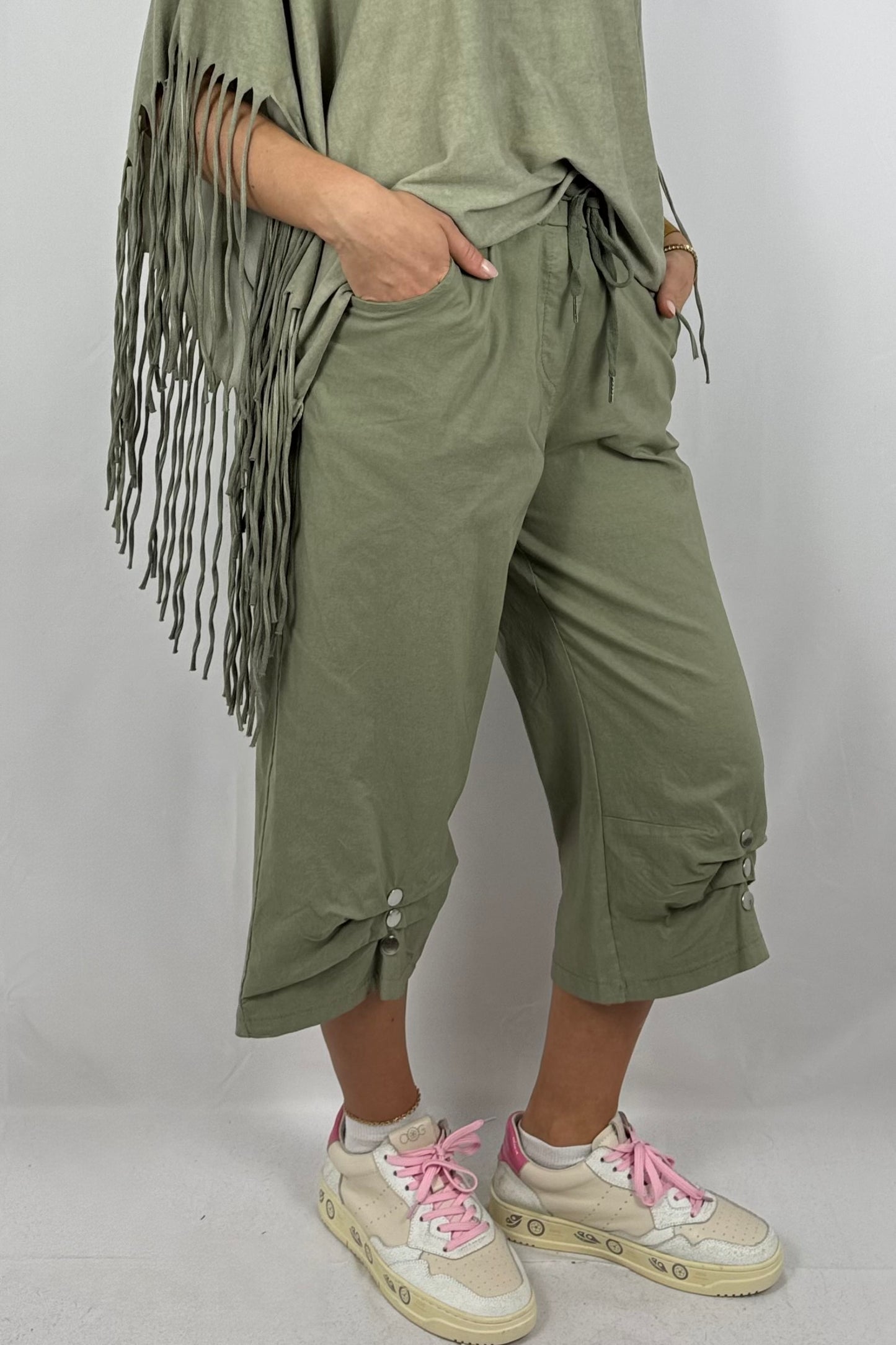 7/8-Hose mit Knopfdetail & Paperbag-Bund-Khaki