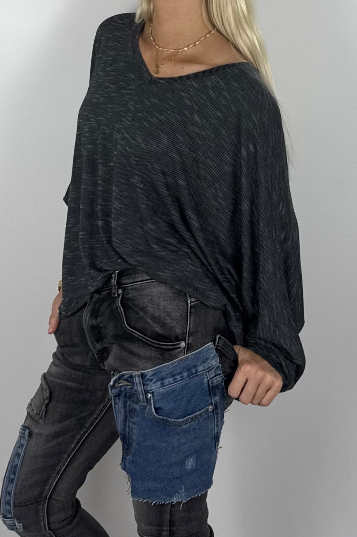 Damen Oversize Shirt mit V-Ausschnitt – Schwarz
