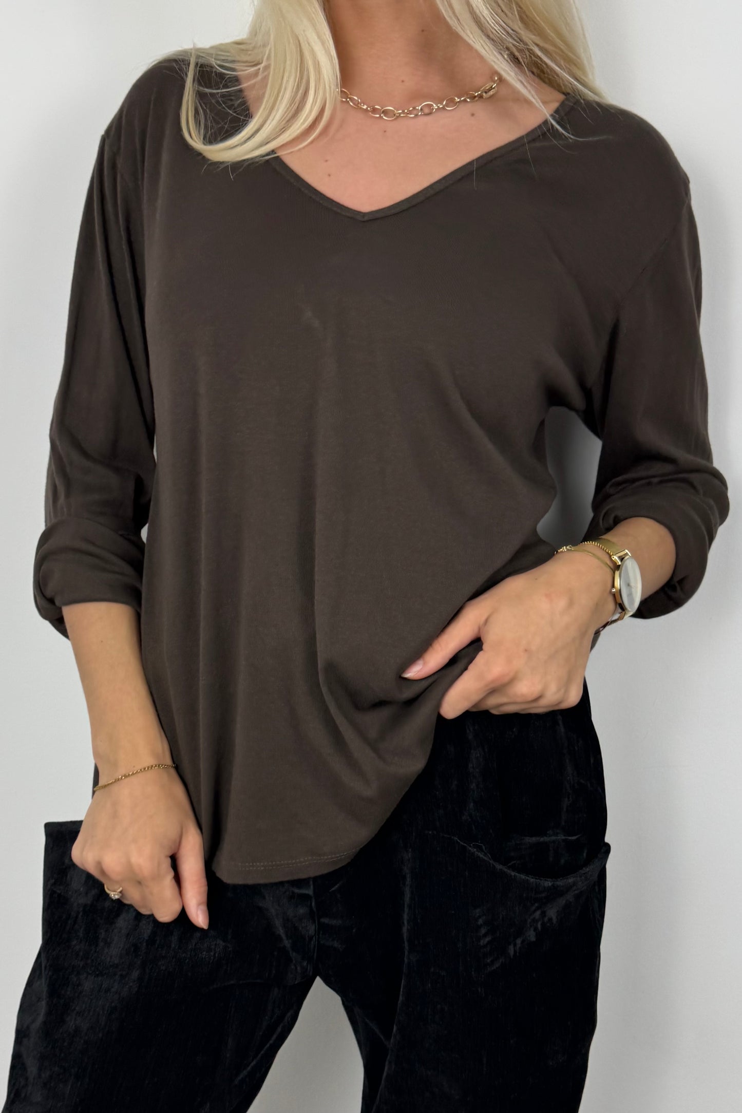 Damen Shirt mit V-Ausschnitt und gekrempelten Ärmeln