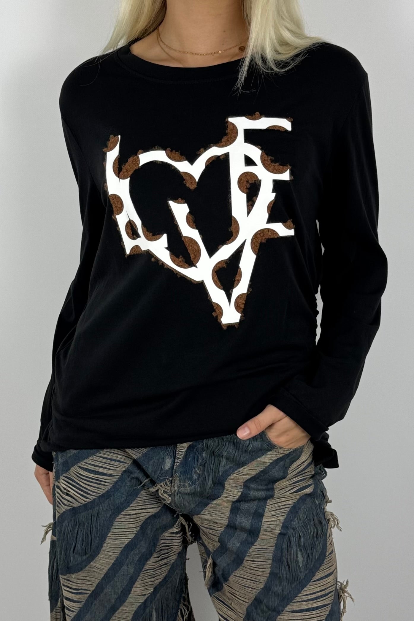 Damen Longshirt „LOVE“ mit Herz-Print – Oversize-Schwarz
