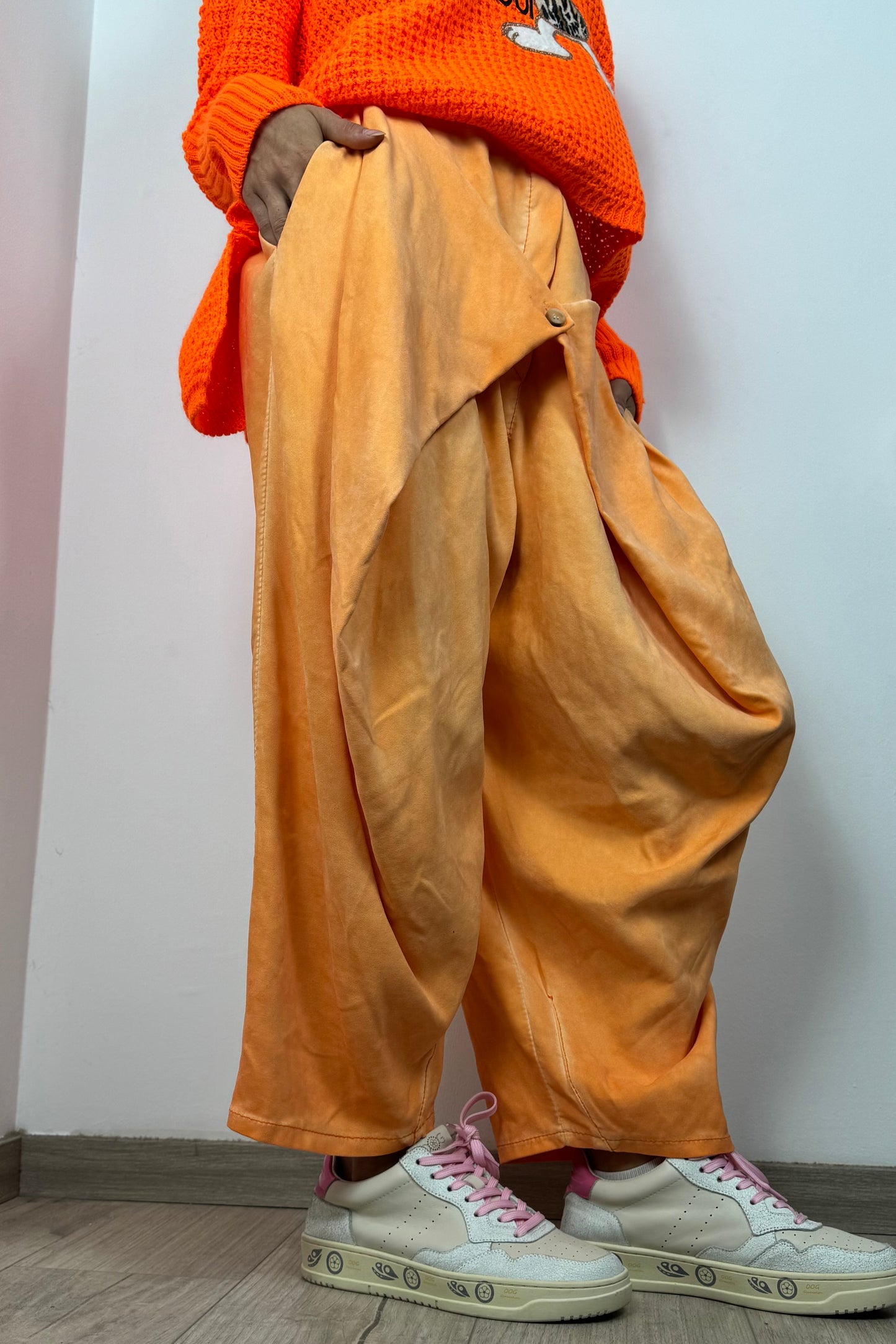 Asymmetrische Hose mit Wickeloptik - Orange