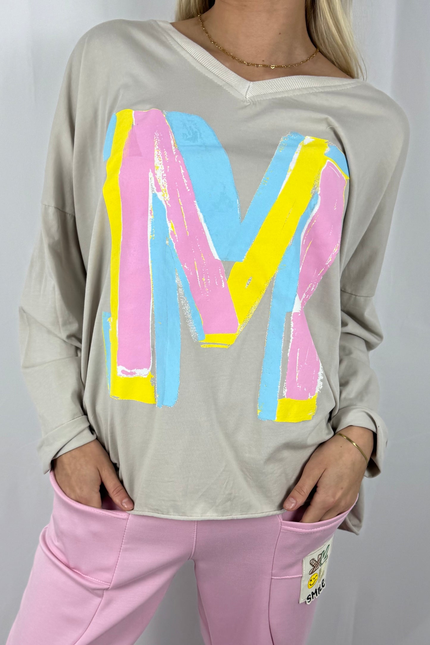Oversize Shirt mit V-Ausschnitt & Letter-Print –Beige