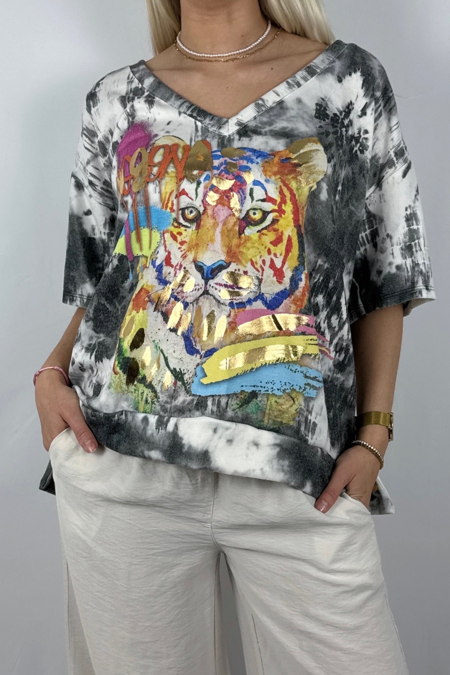 Oversize Damen Shirt mit Tiger Print und V Ausschnitt-Schwarz