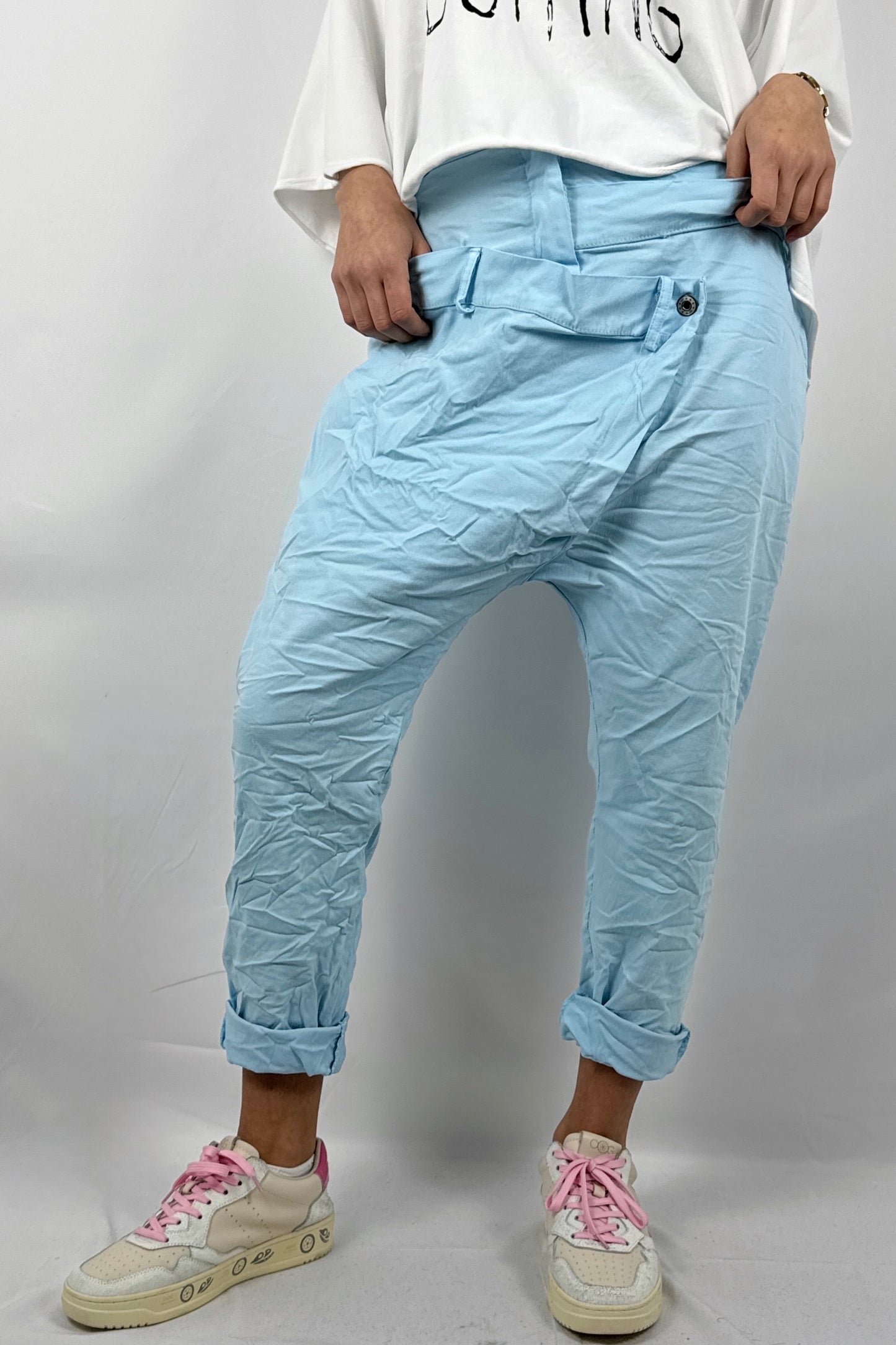 Damen Hose im Baggy Style mit Knopf Detail-Hellblau