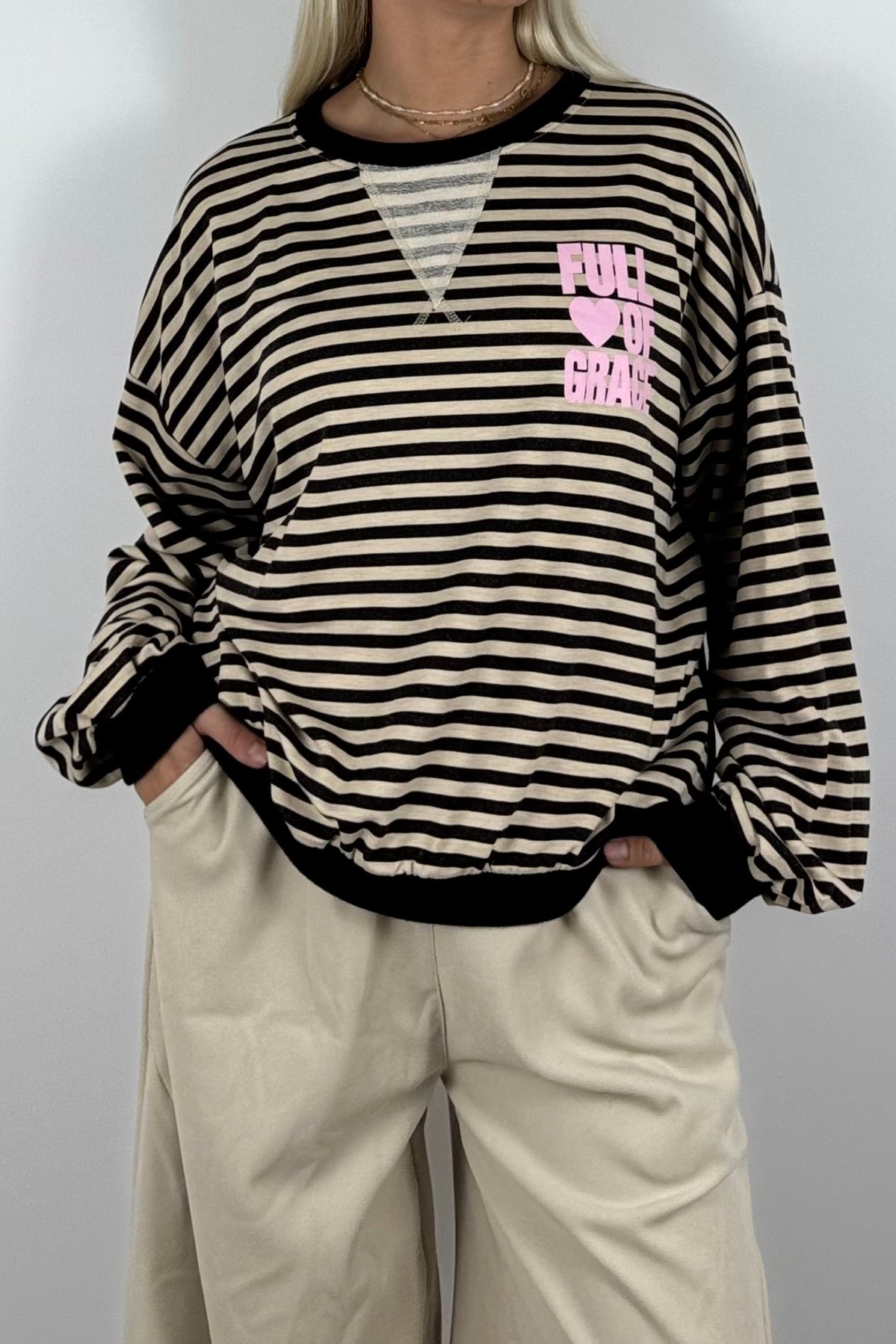 Oversize Streifen-Shirt mit „Full of Grace“-Beige