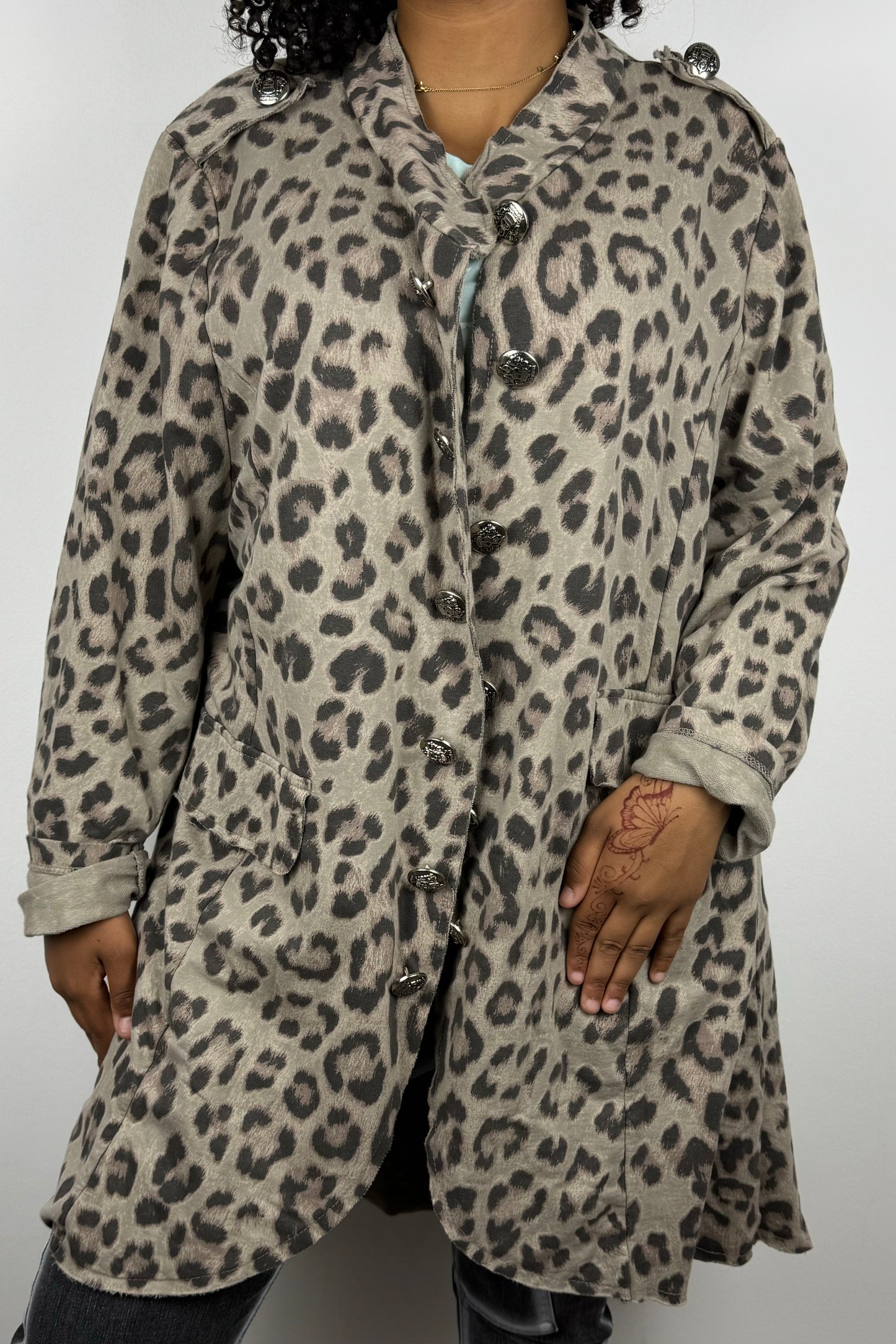 Animalprint-Longjacke mit Knopfleiste und Zierdetails